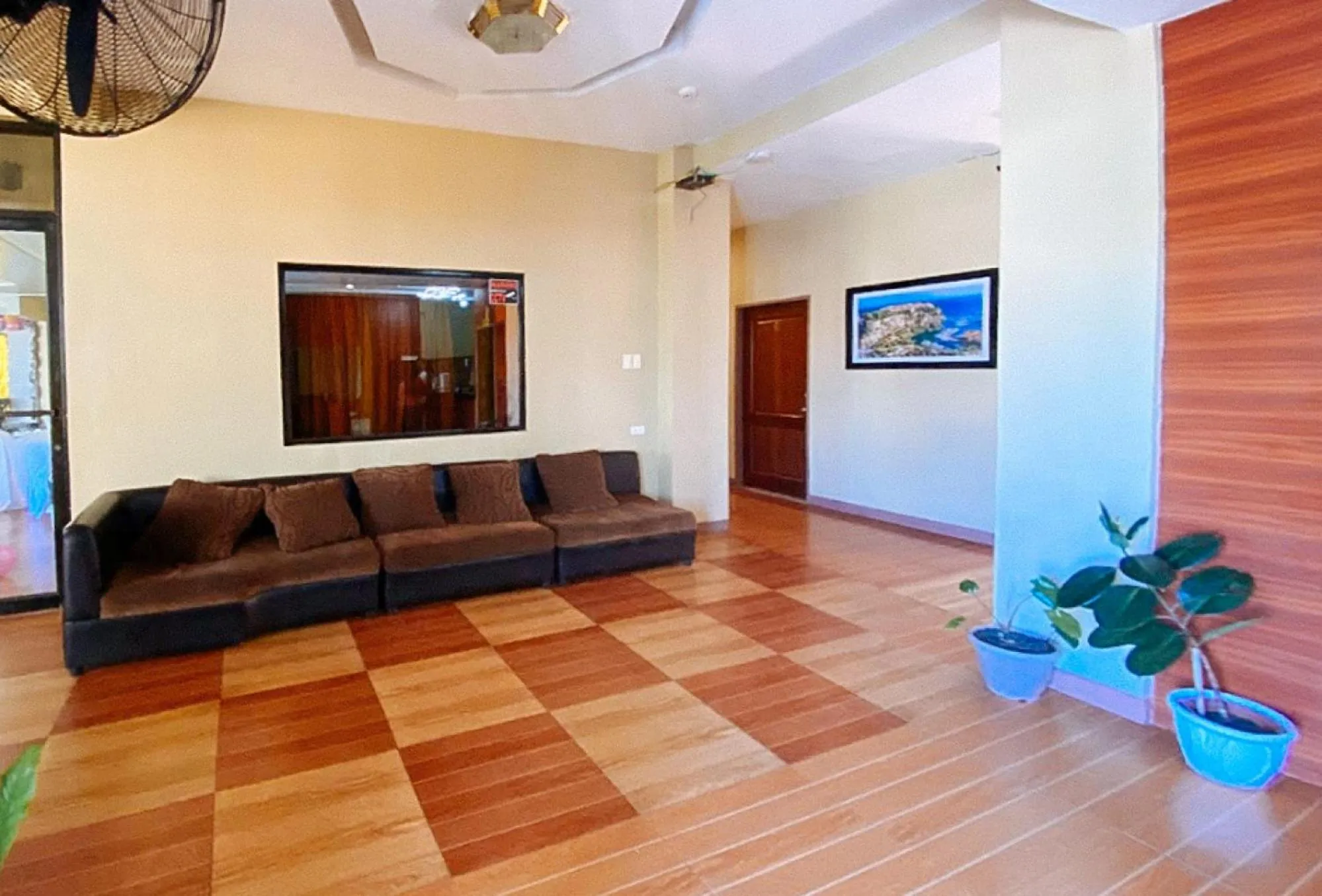 Lobby or reception in RedDoorz @ 4ks Pension House Bogo City Cebu