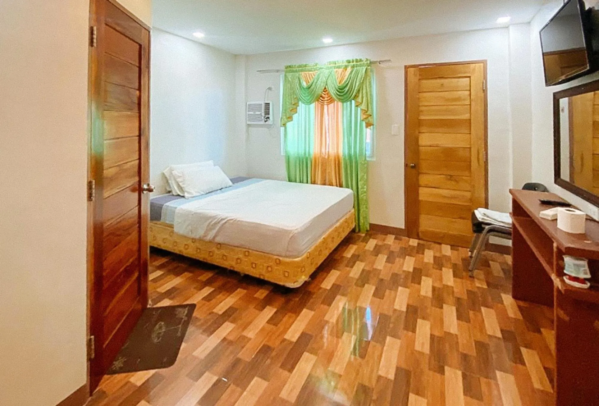 RedDoorz @ 4ks Pension House Bogo City Cebu