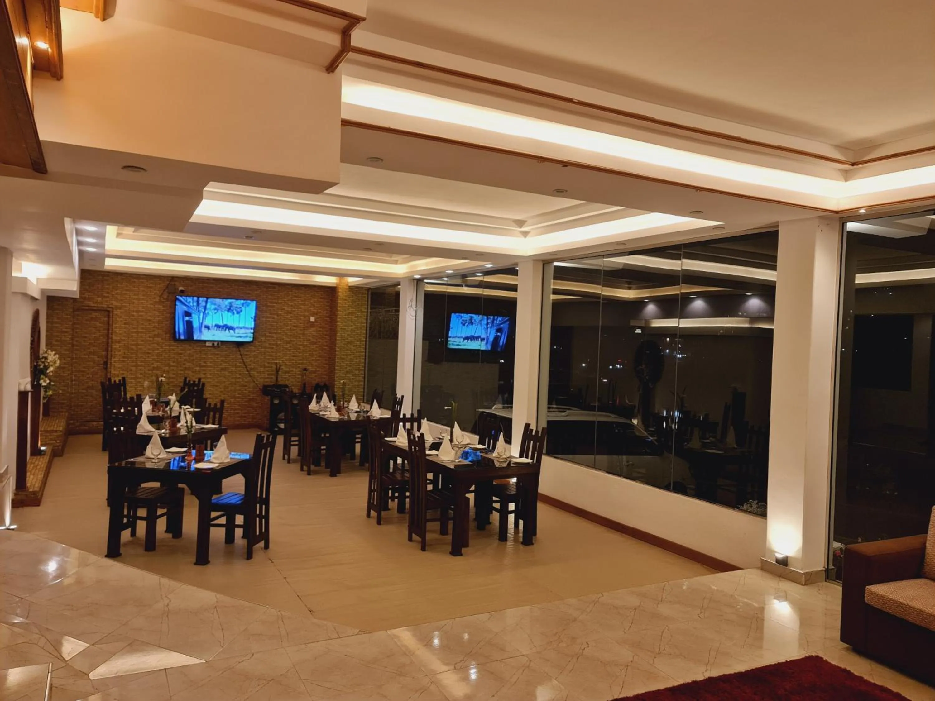 Restaurant/places to eat in Top Rich Hotel Nuwara Eliya