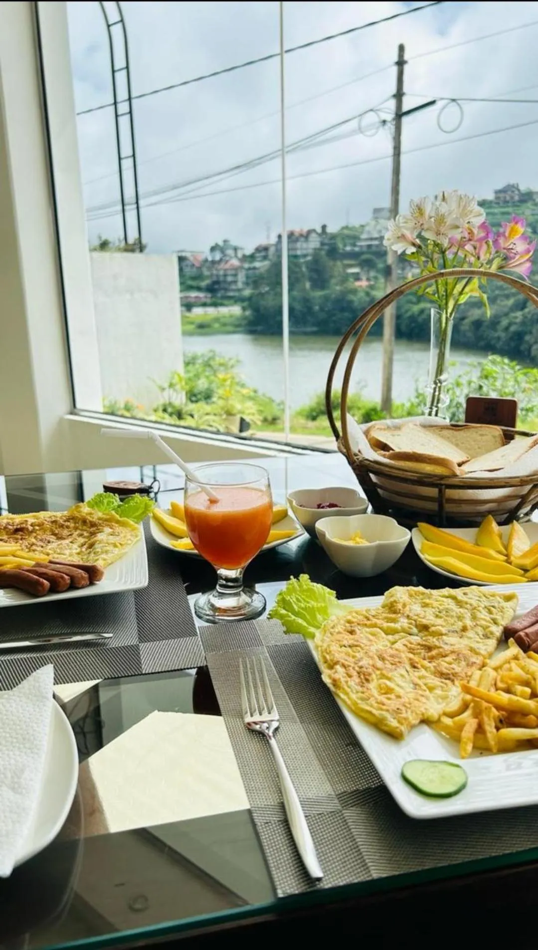 Breakfast in Top Rich Hotel Nuwara Eliya