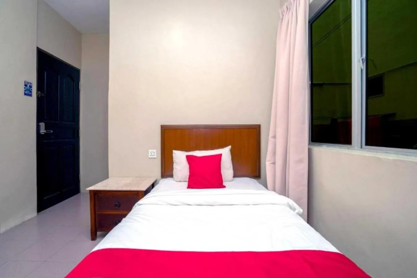 Bed in Hotel The Island