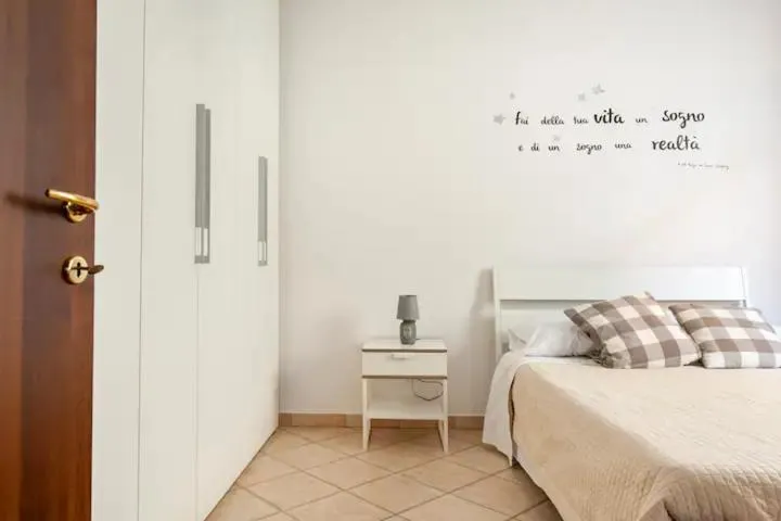 Bedroom, Bed in Casa Nadia - Incantevole appartamento con giardino