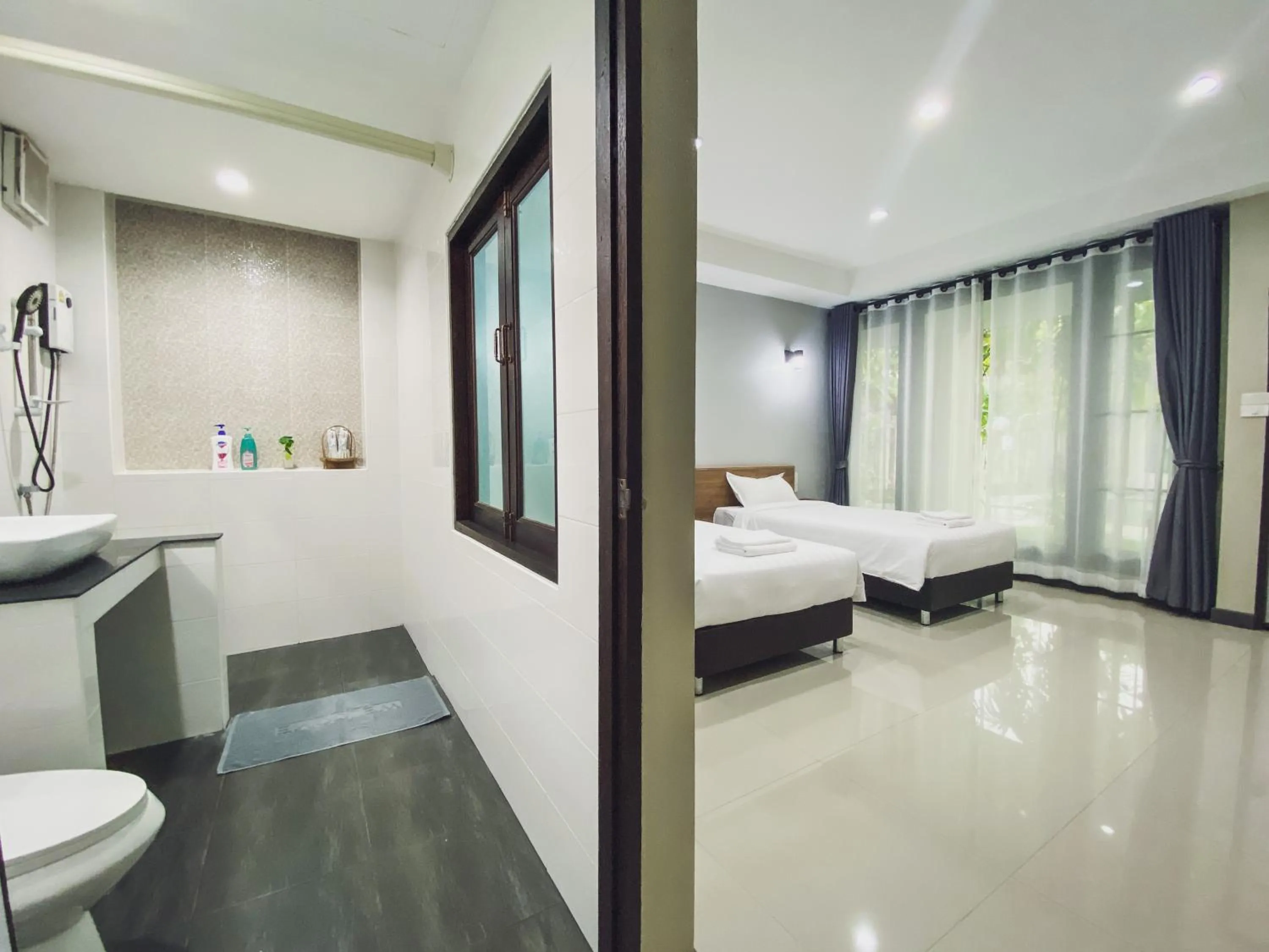 Shower in Beaver Club Homestay