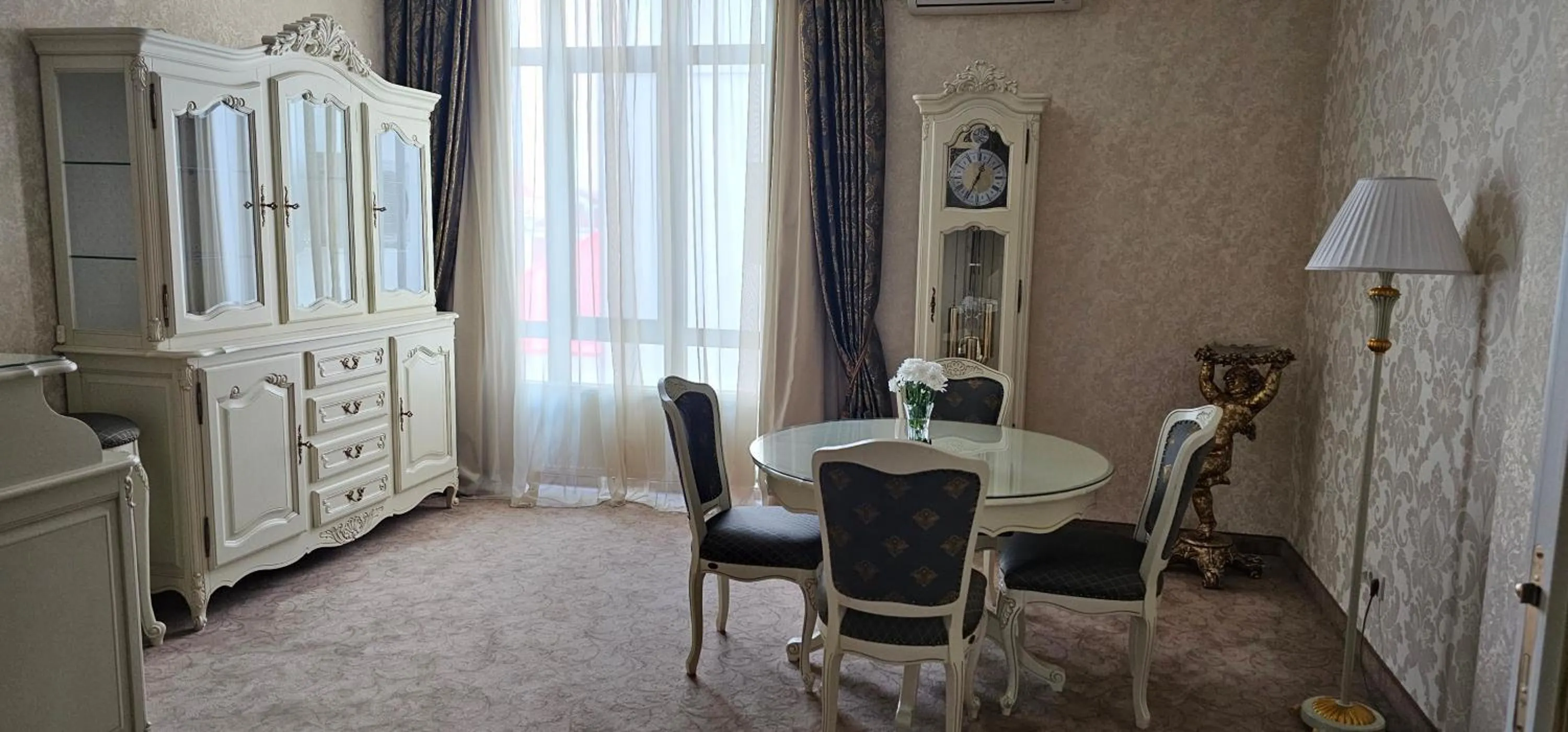 Dining area in Savoy Hotel