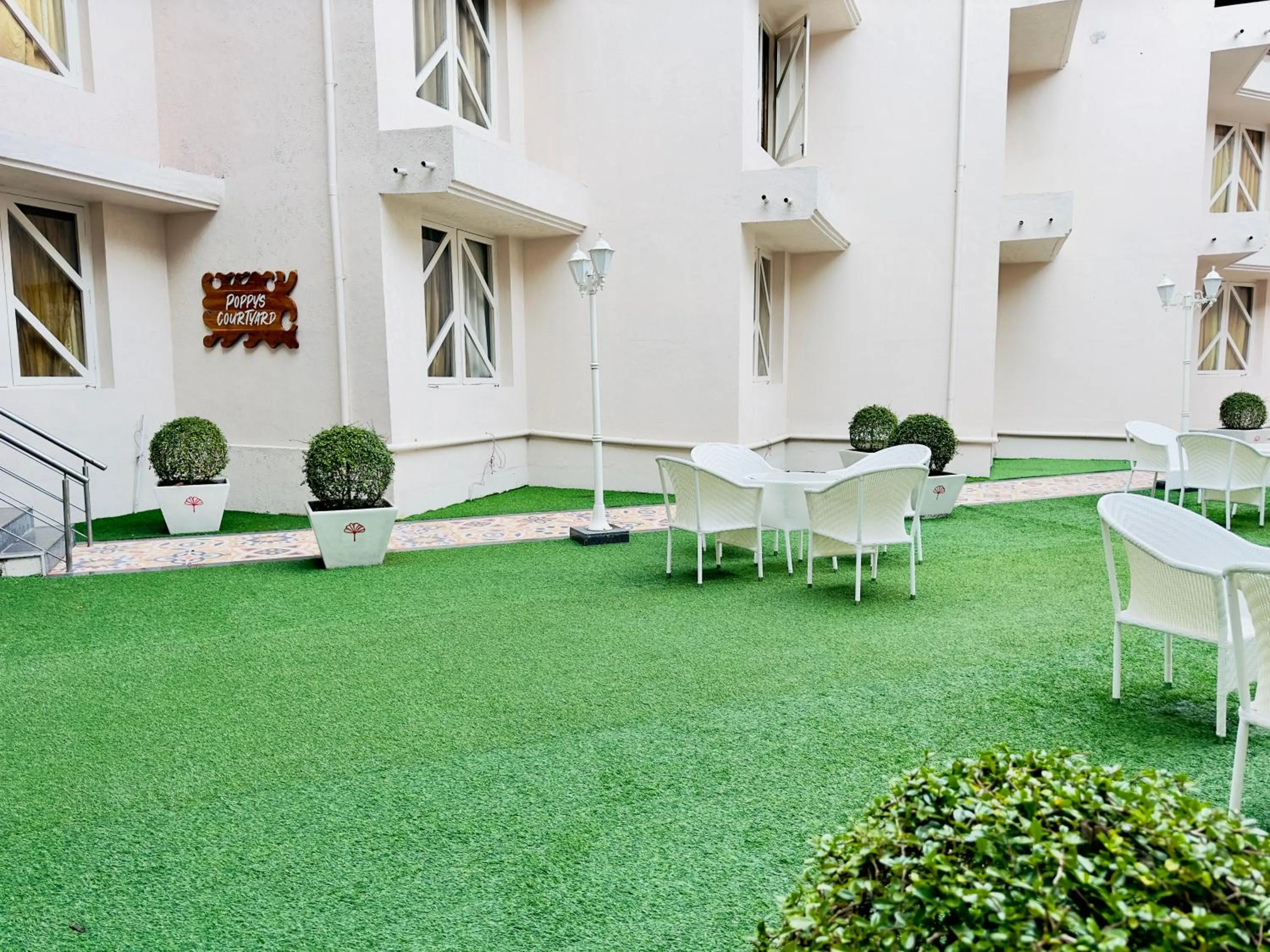 Garden in Poppys Pleasant Stay