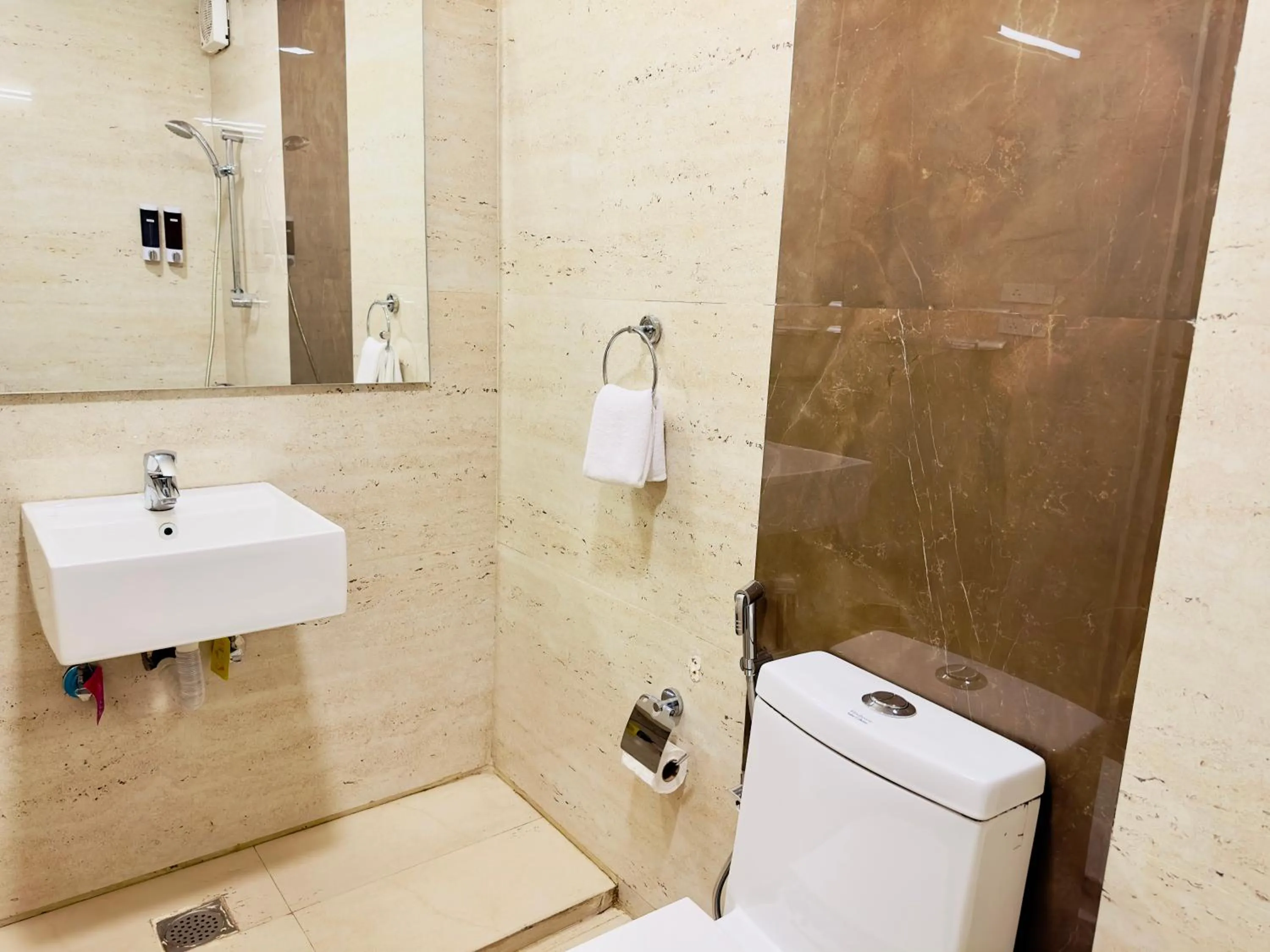 Shower in Poppys Pleasant Stay