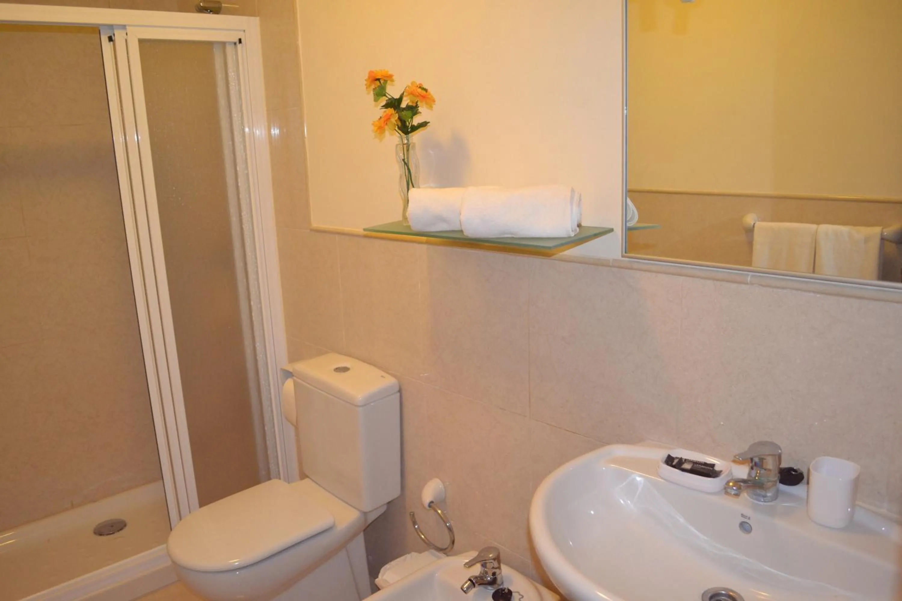 Bathroom in Apartamentos Garden Atlantis en Club Atlantis