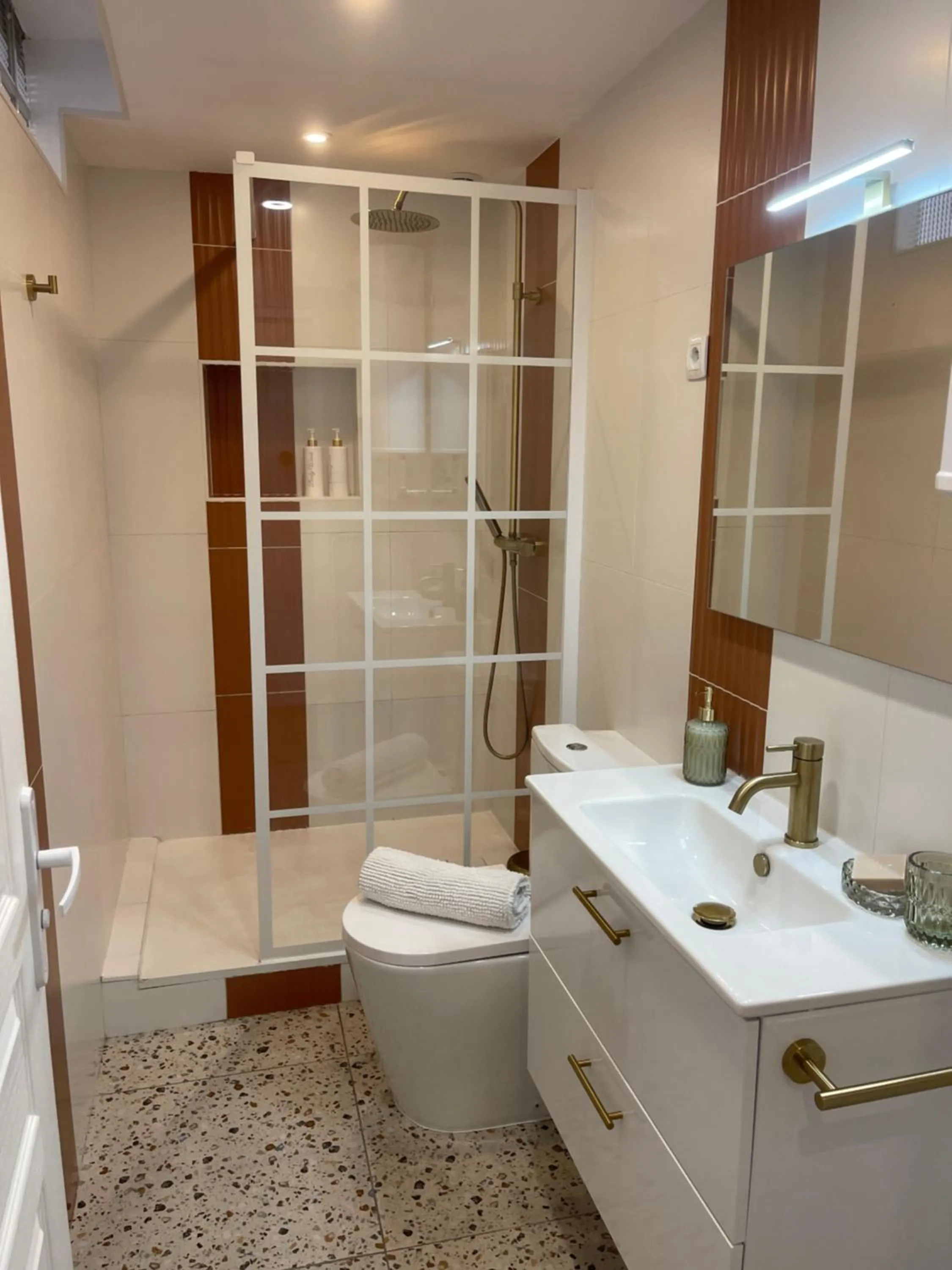Shower in Nid douillet proche Capitole