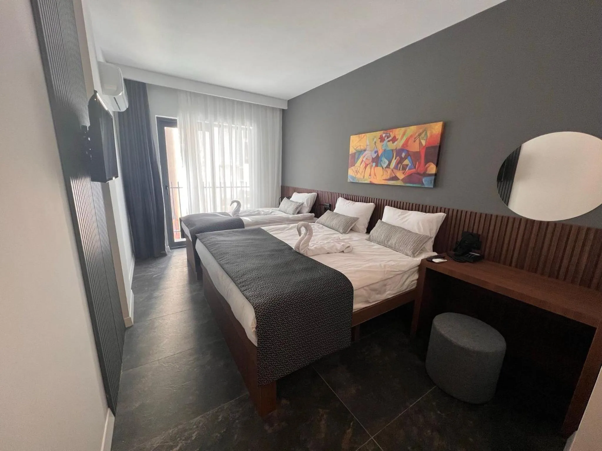 Bed in Wolf Of The City Hotel & Spa