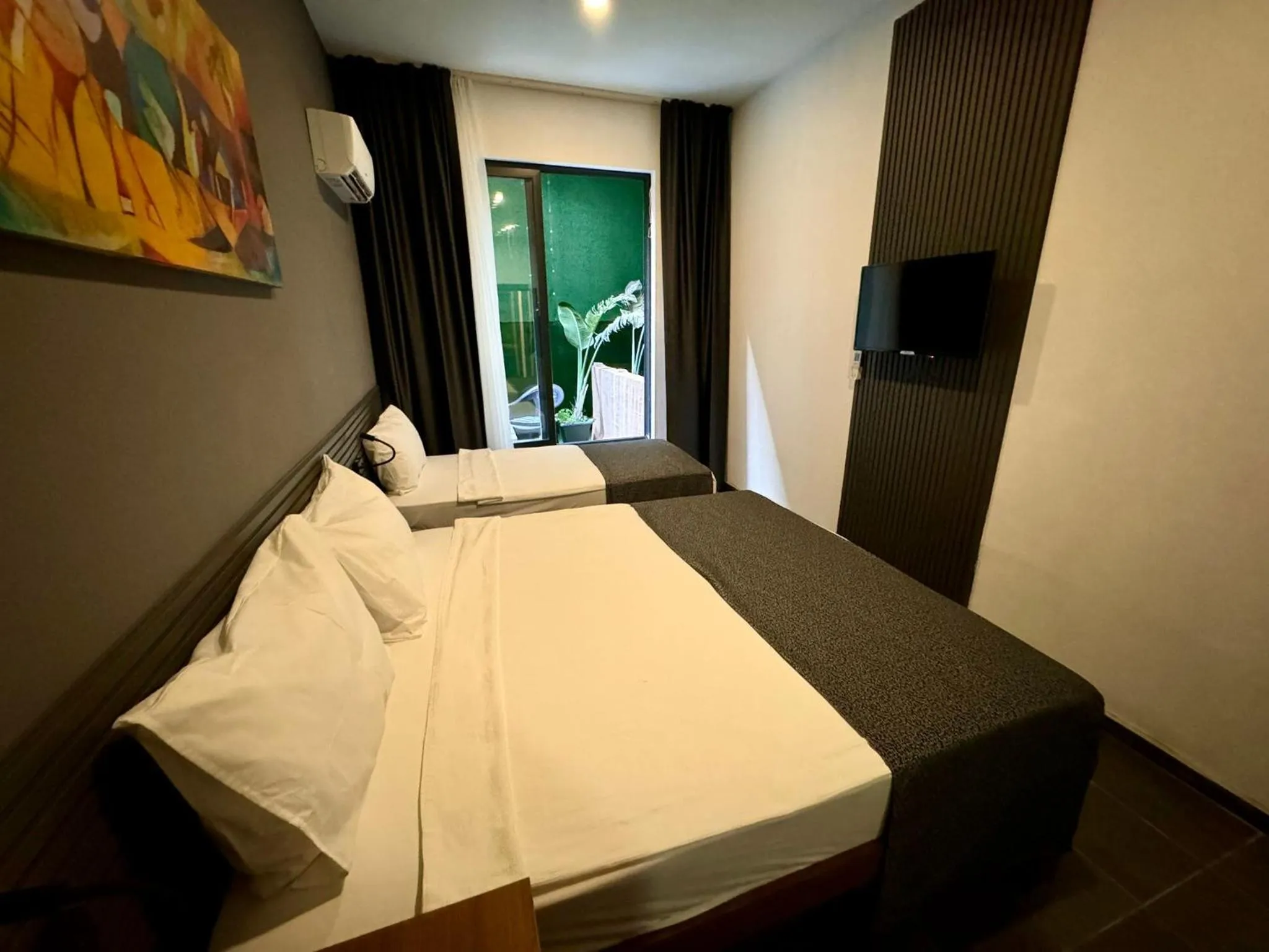 Photo of the whole room, Bed in Wolf Of The City Hotel & Spa