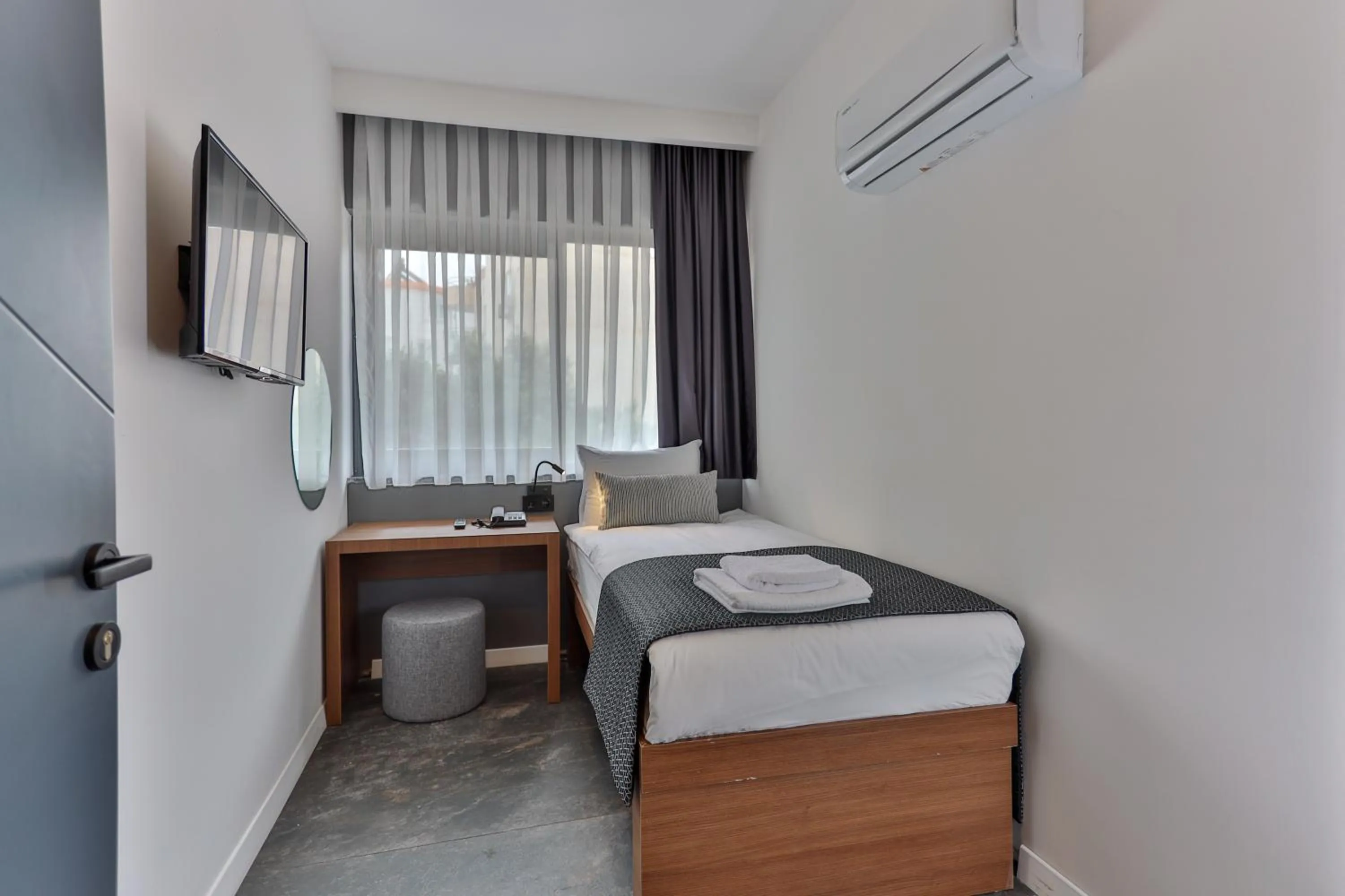 Single Room with Shared Bathroom - single occupancy in Wolf Of The City Hotel & Spa