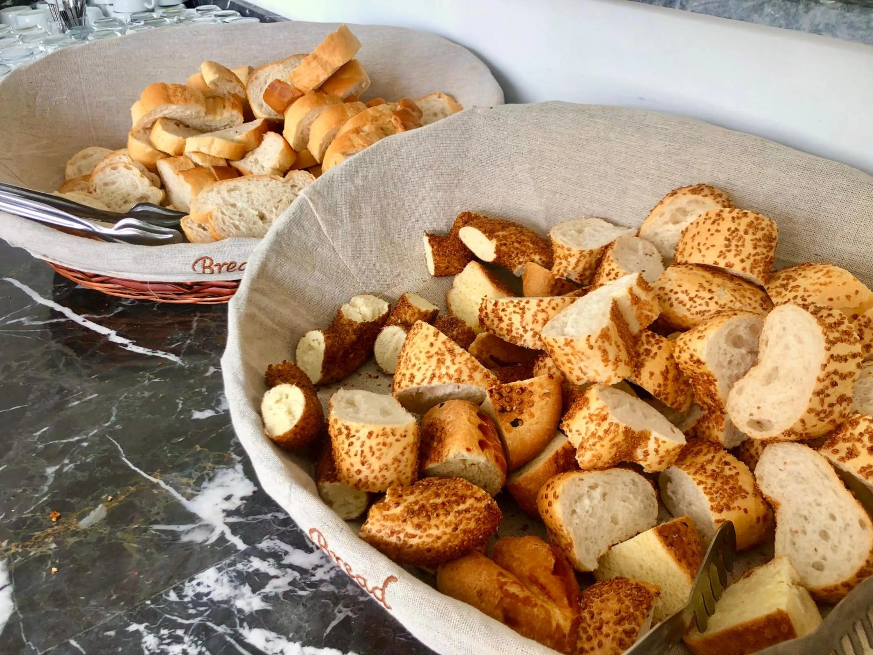 Food and drinks in Wolf Of The City Hotel & Spa