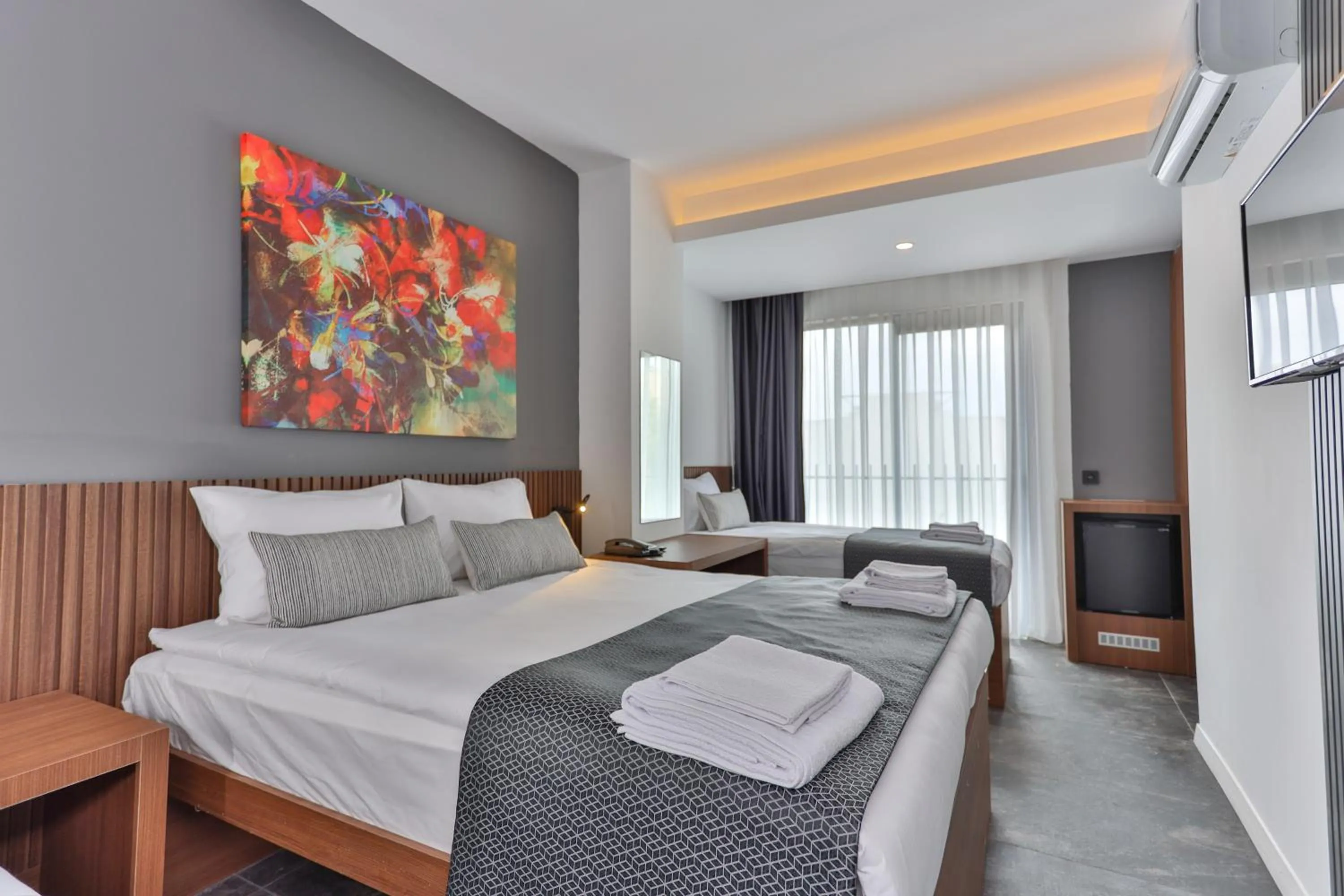 Bed in Wolf Of The City Hotel & Spa