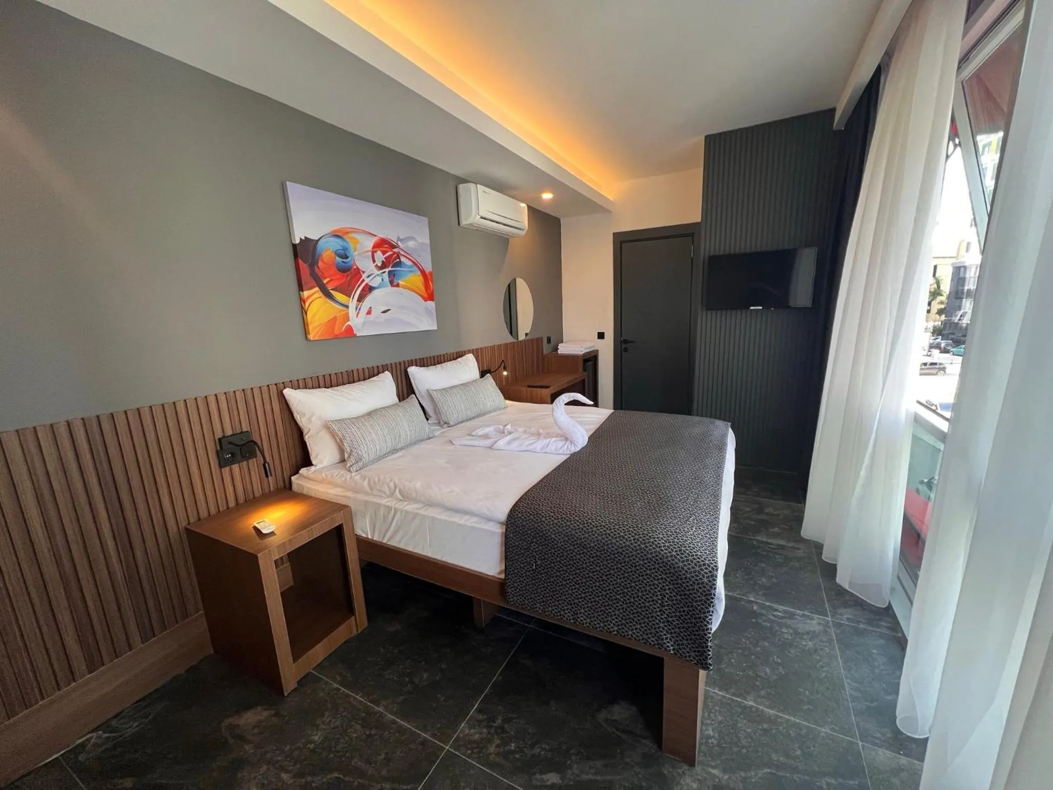 Bed in Wolf Of The City Hotel & Spa