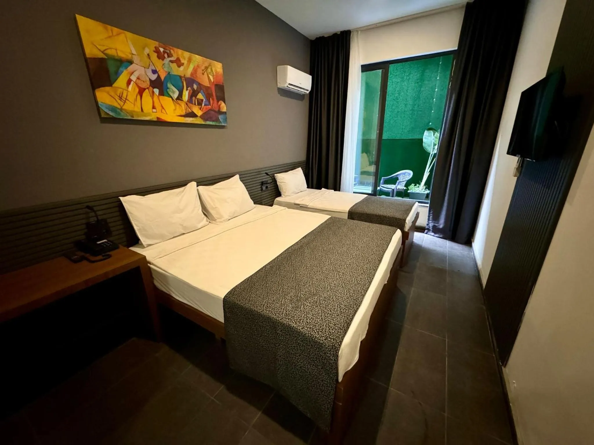 Photo of the whole room, Bed in Wolf Of The City Hotel & Spa