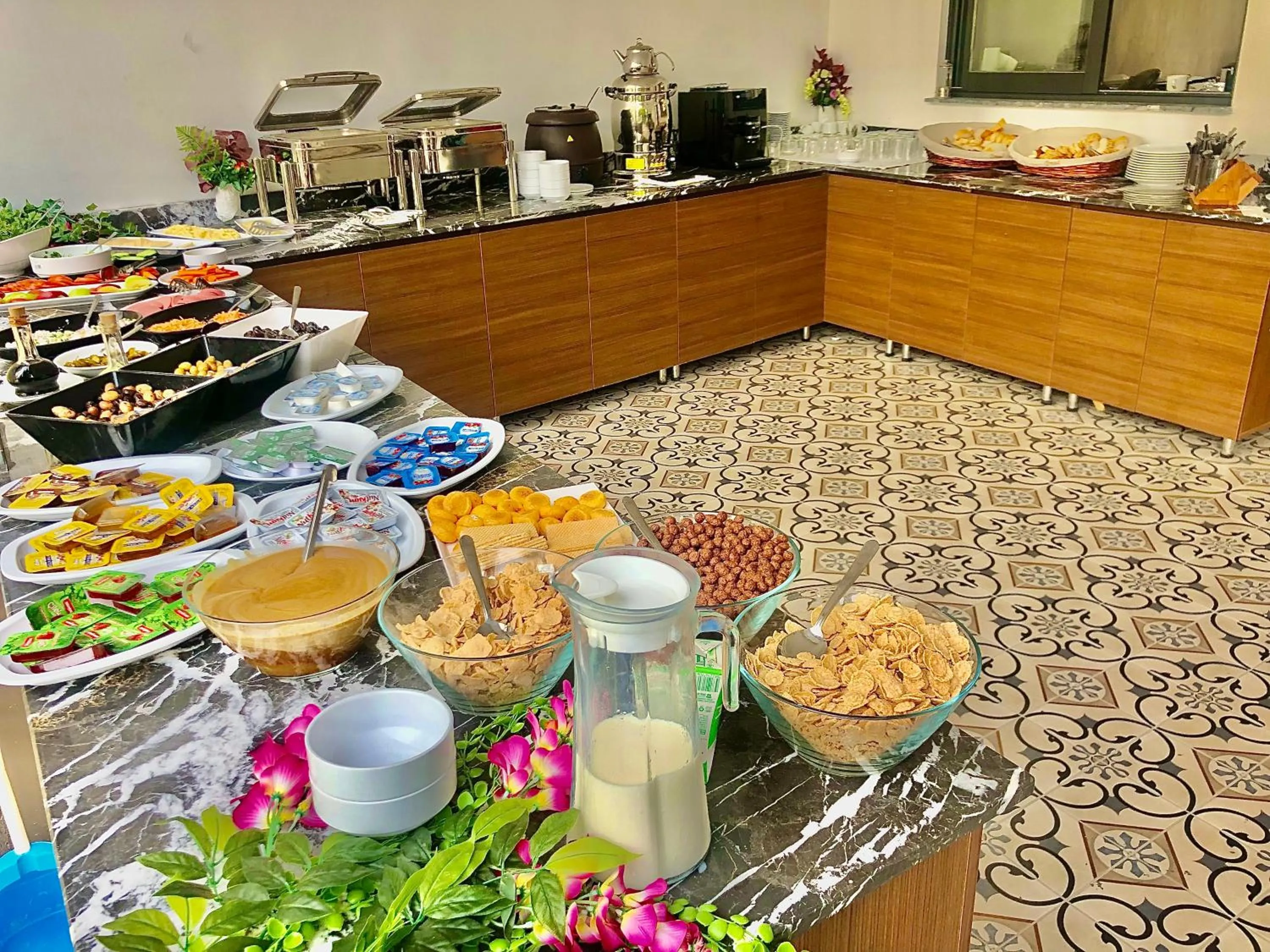 Food and drinks in Wolf Of The City Hotel & Spa