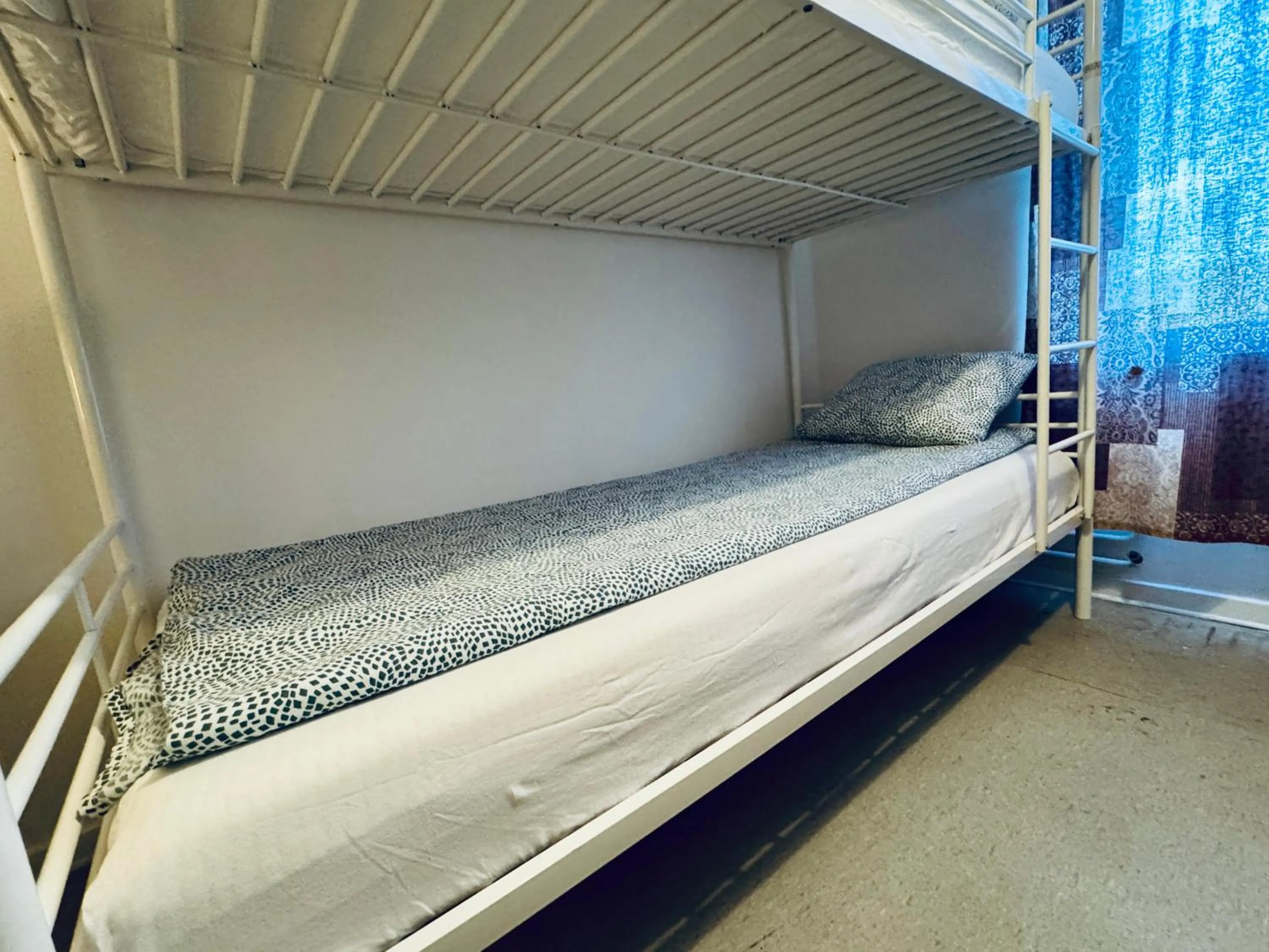 Bed in Hässlebogården Turist & Konferens