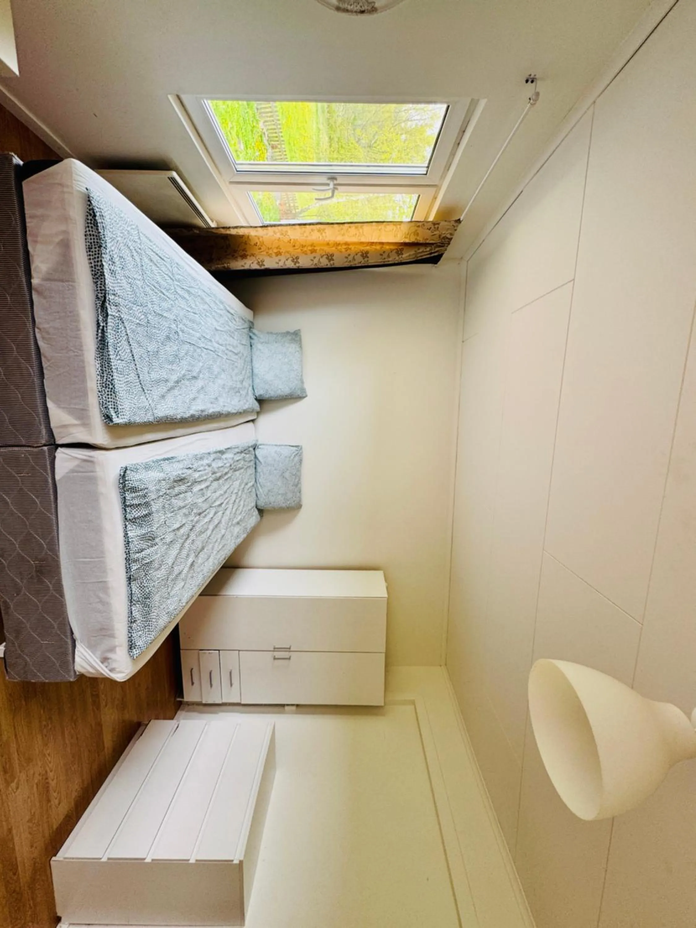 Bed in Hässlebogården Turist & Konferens