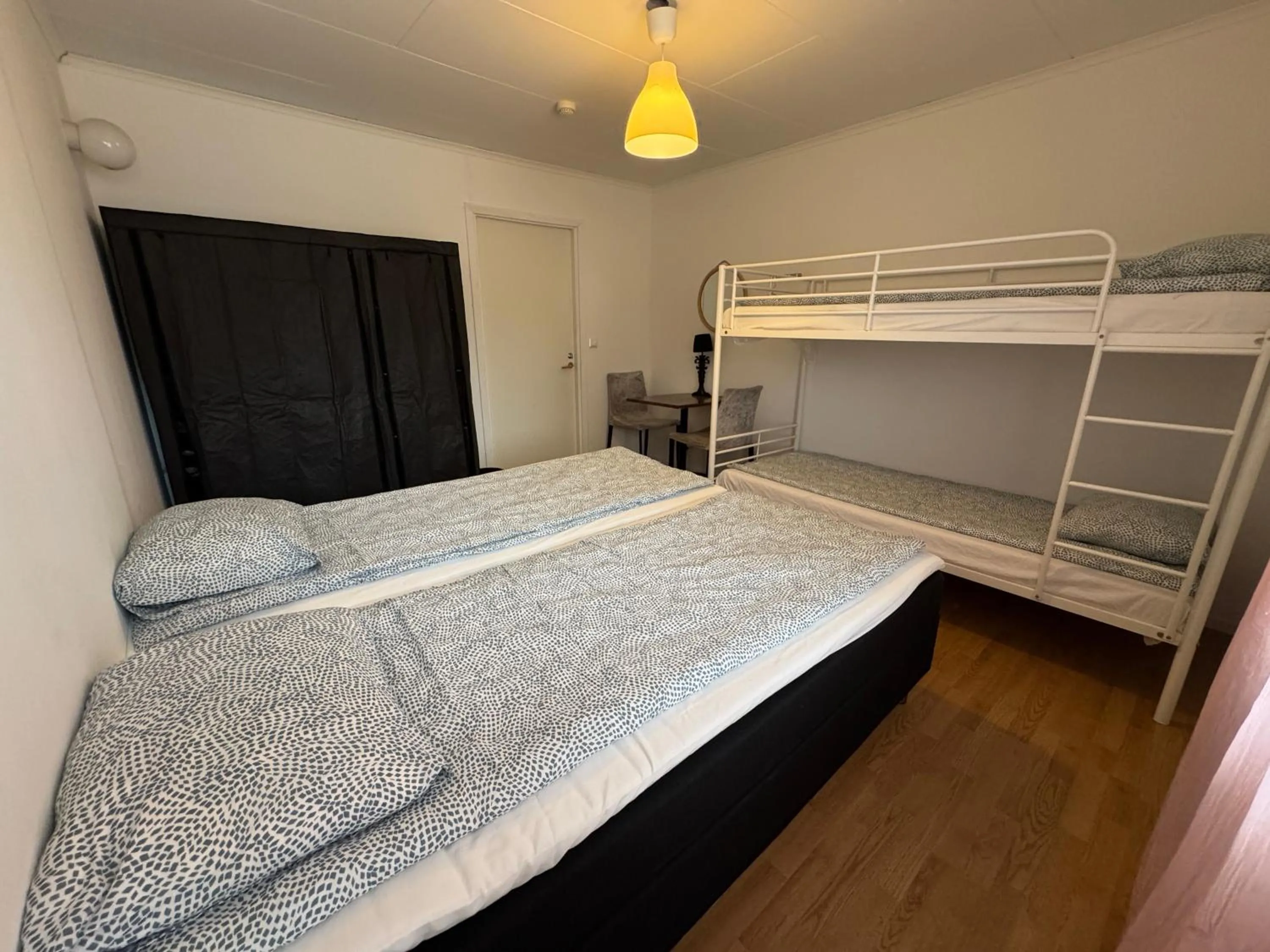 Bed in Hässlebogården Turist & Konferens