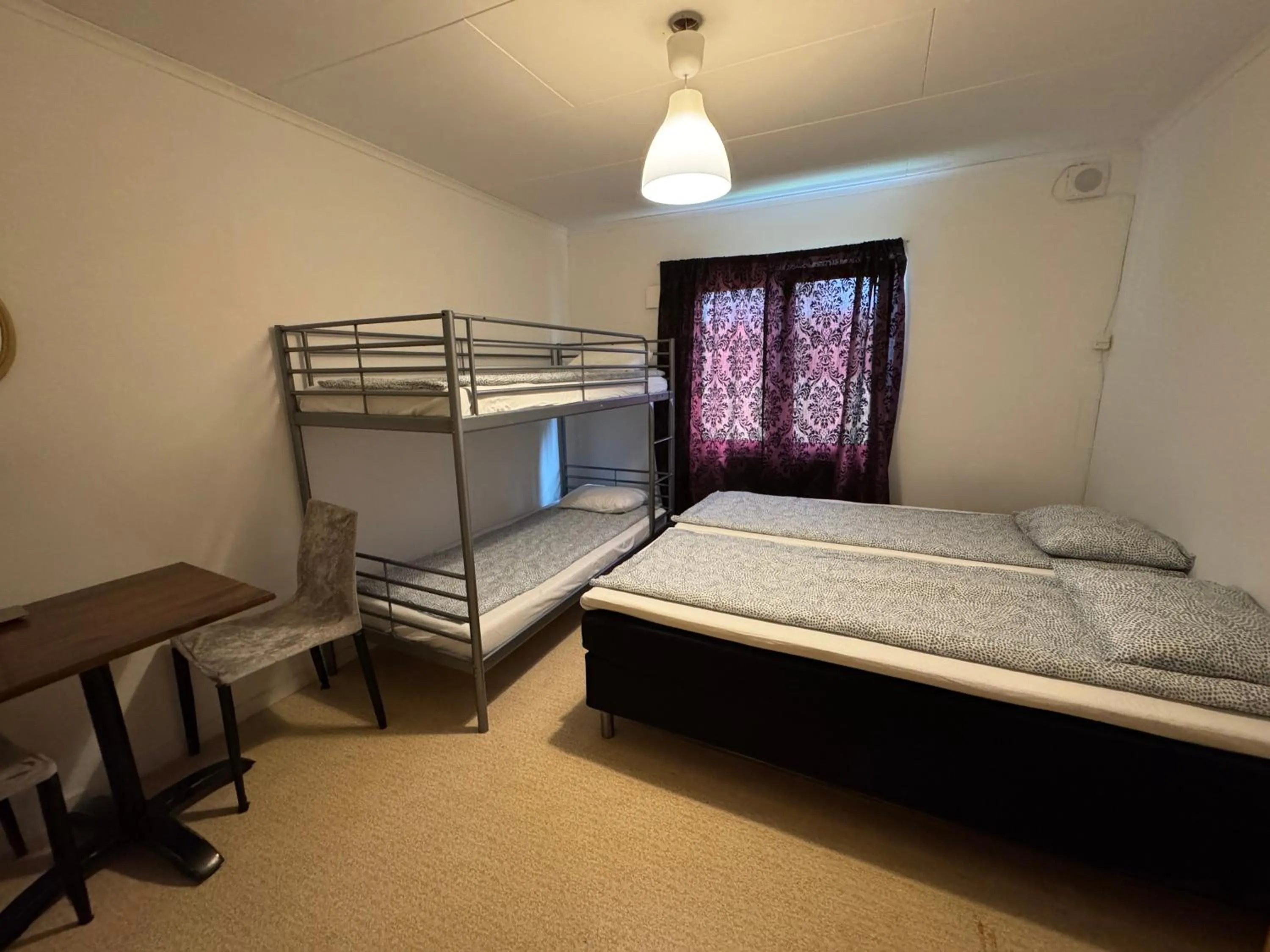 Bed in Hässlebogården Turist & Konferens