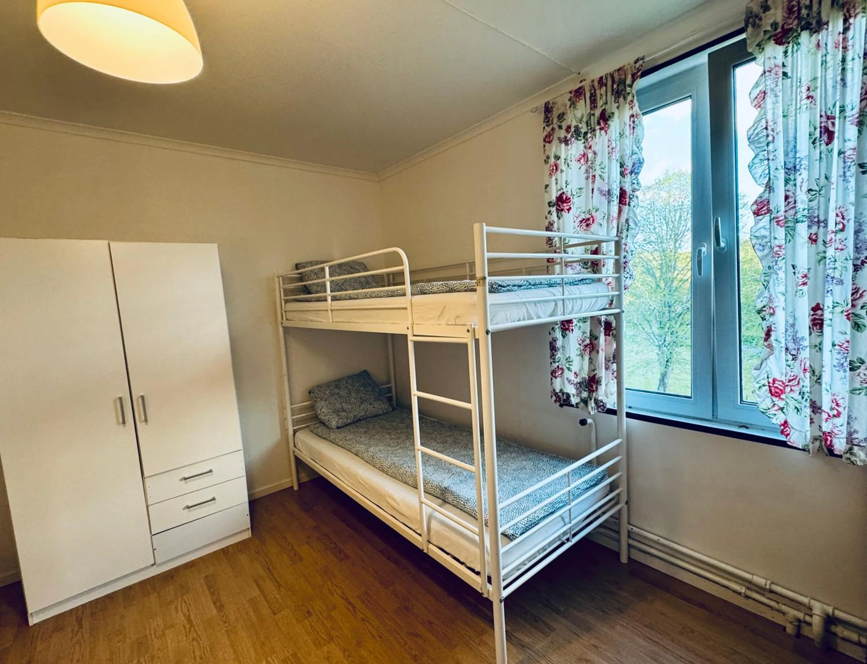 Bed in Hässlebogården Turist & Konferens