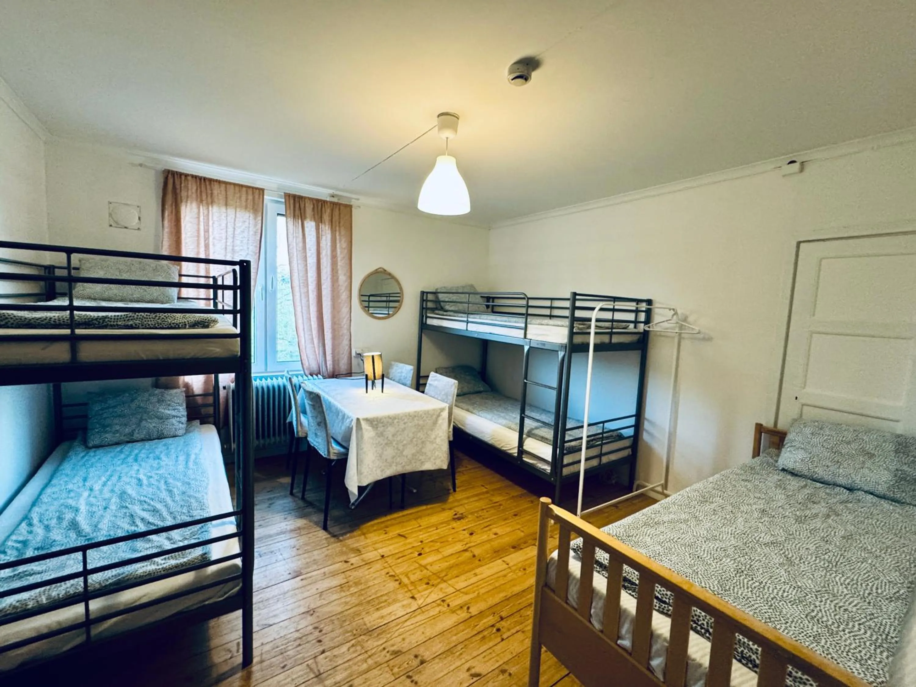 Bed in Hässlebogården Turist & Konferens