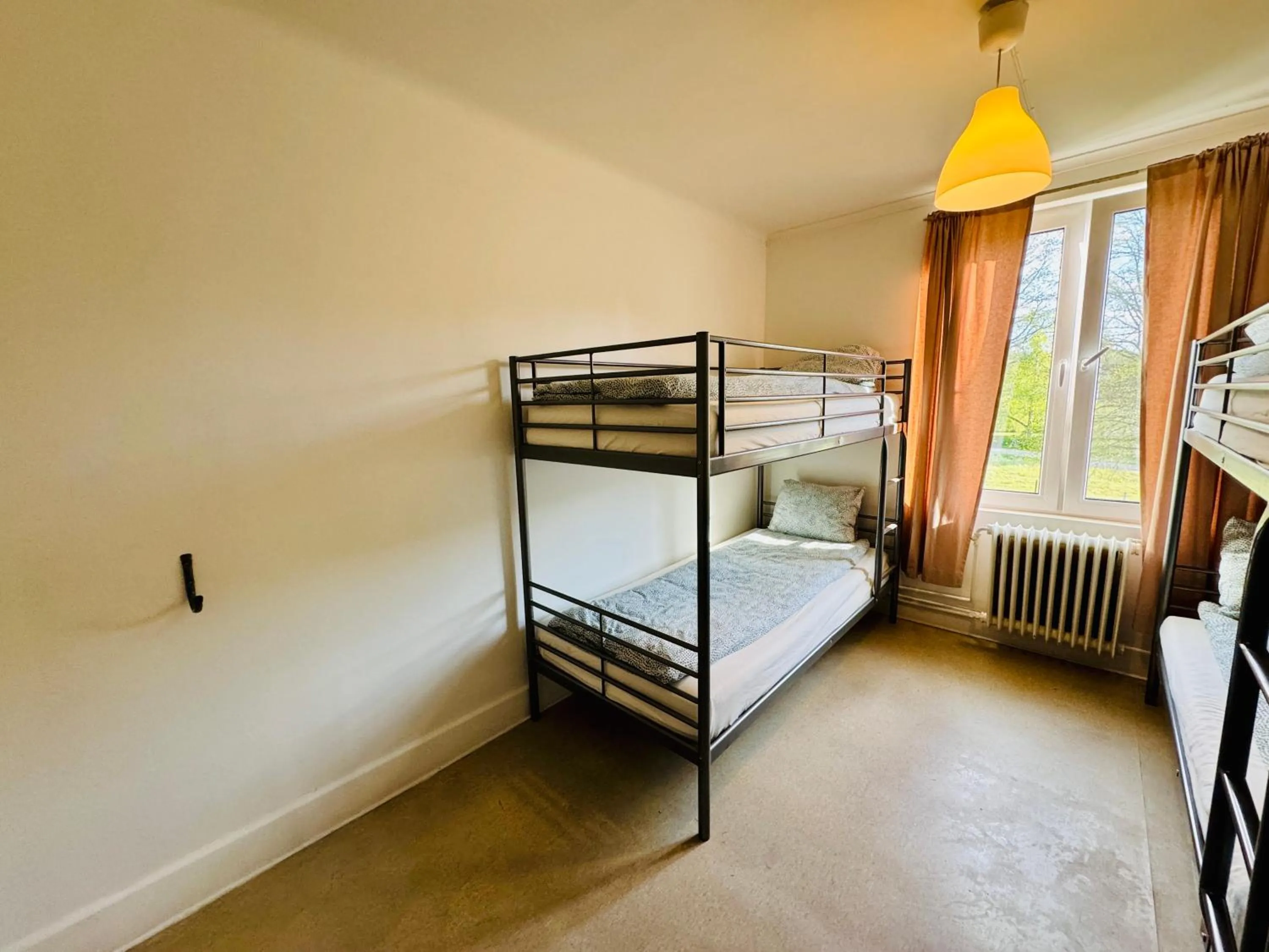 Bed in Hässlebogården Turist & Konferens