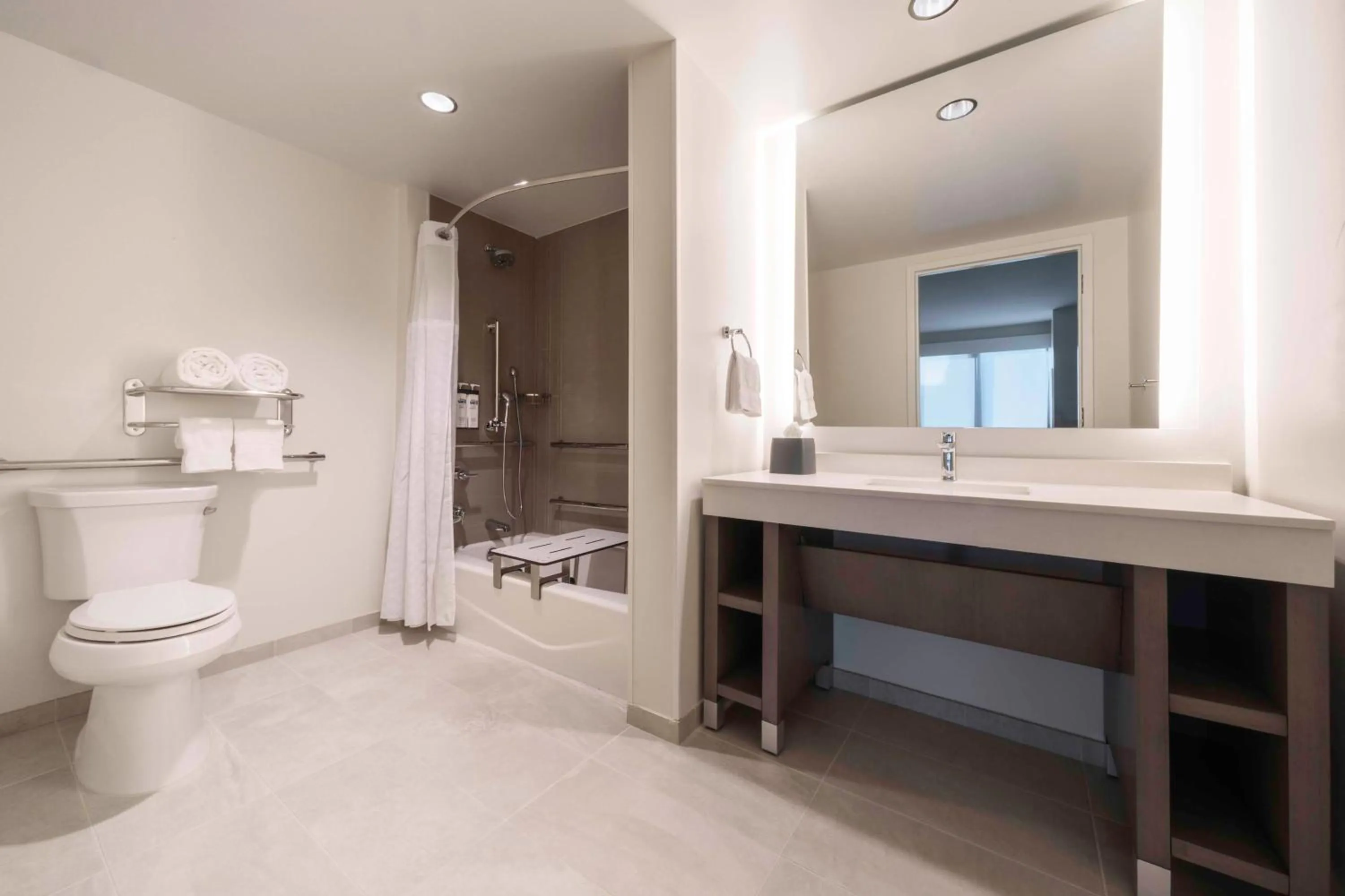 Bathroom in Hyatt House Sacramento Airport - Natomas