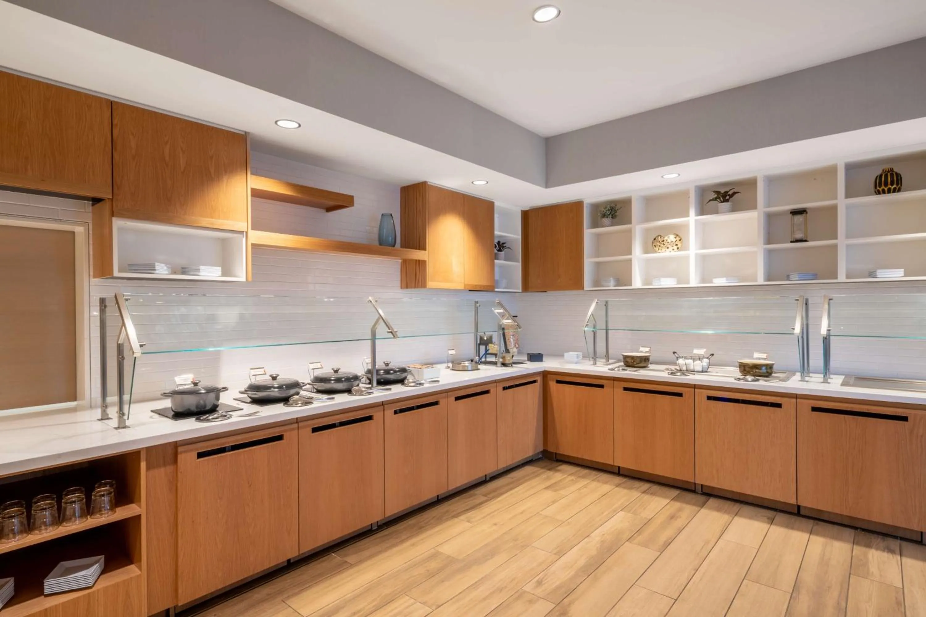 Restaurant/places to eat in Hyatt House Sacramento Airport - Natomas