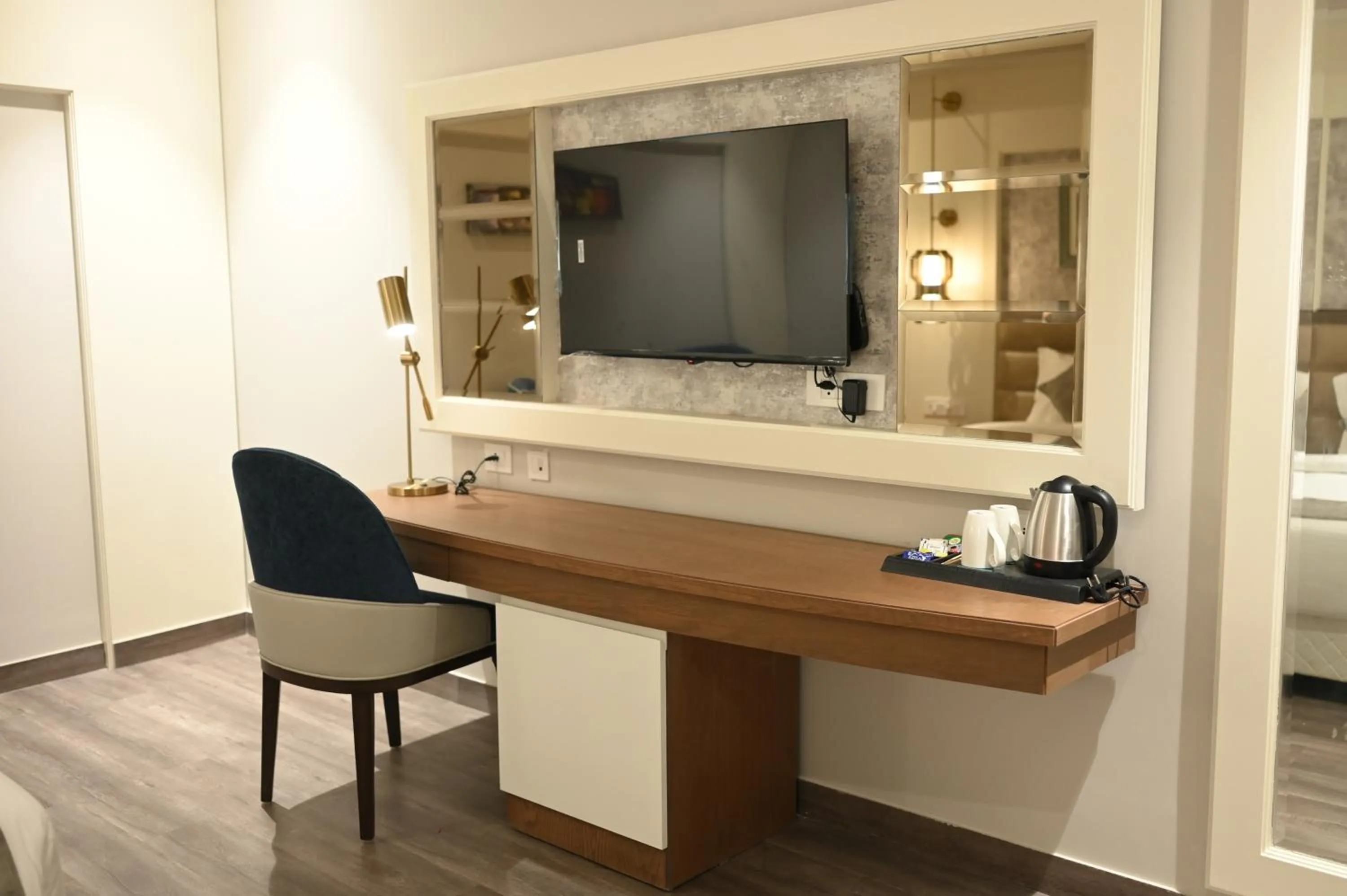 TV and multimedia, Bed in Hotel Apricia