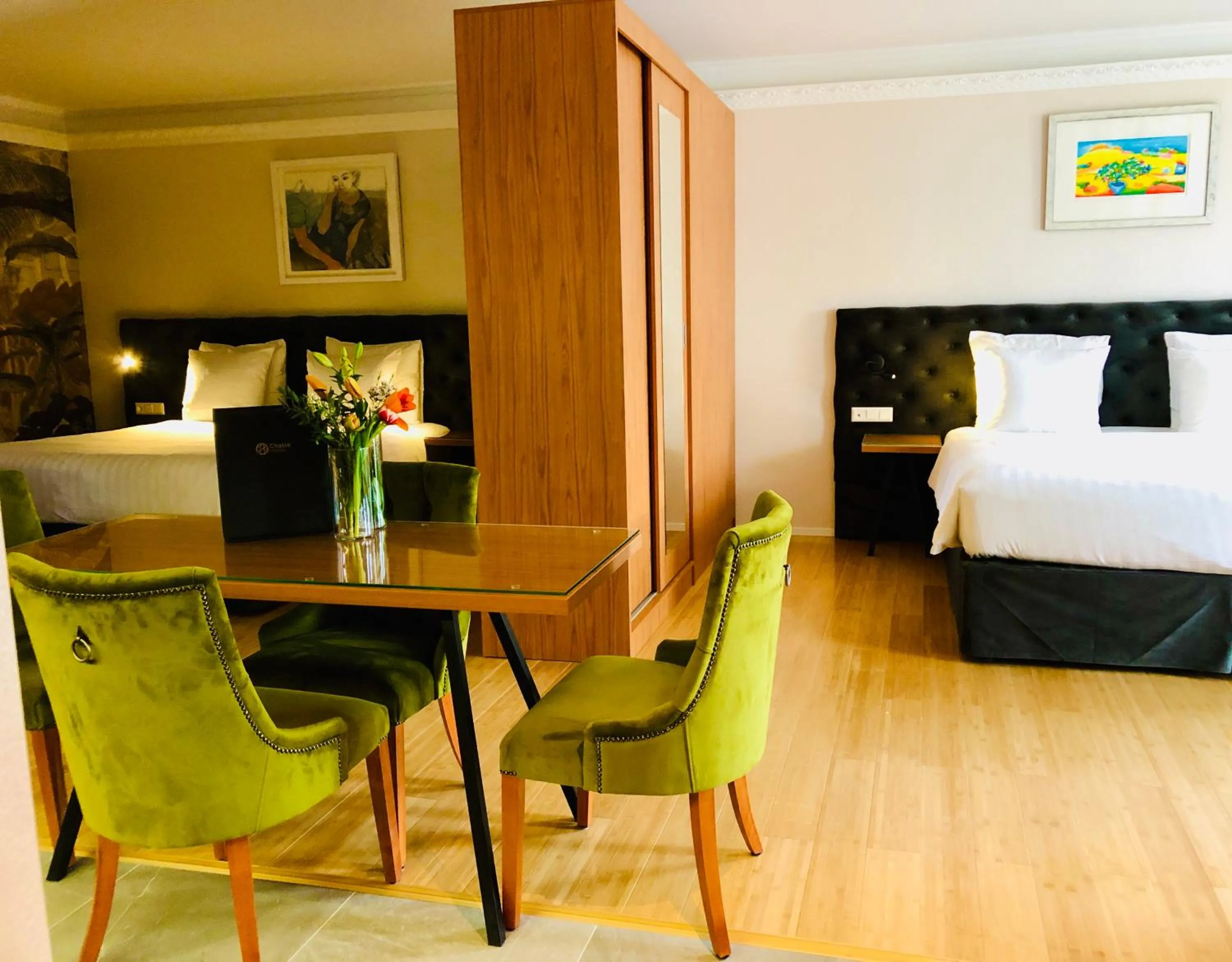 Bed in Chasse Residency Hotel