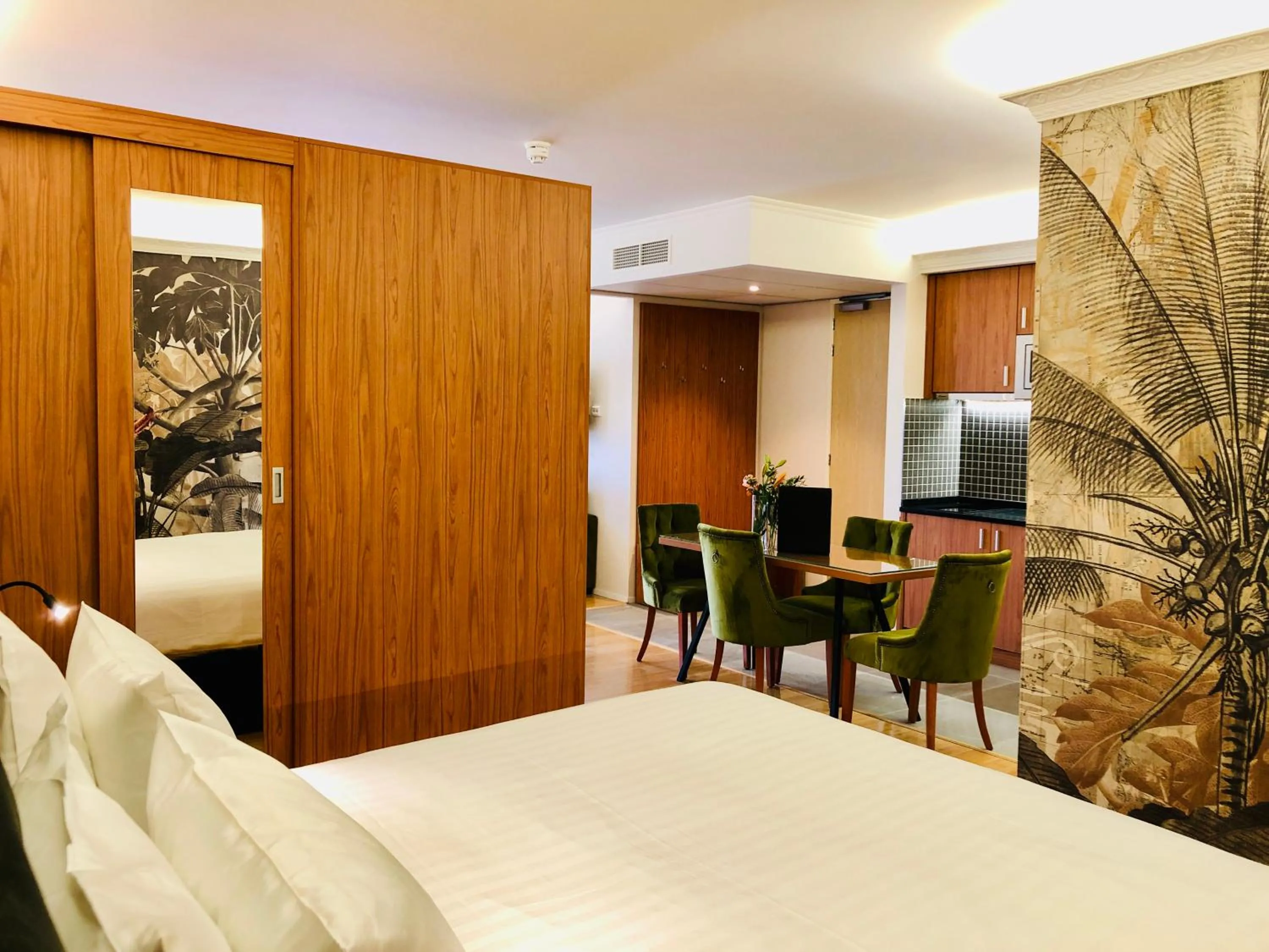 wardrobe, Bed in Chasse Residency Hotel