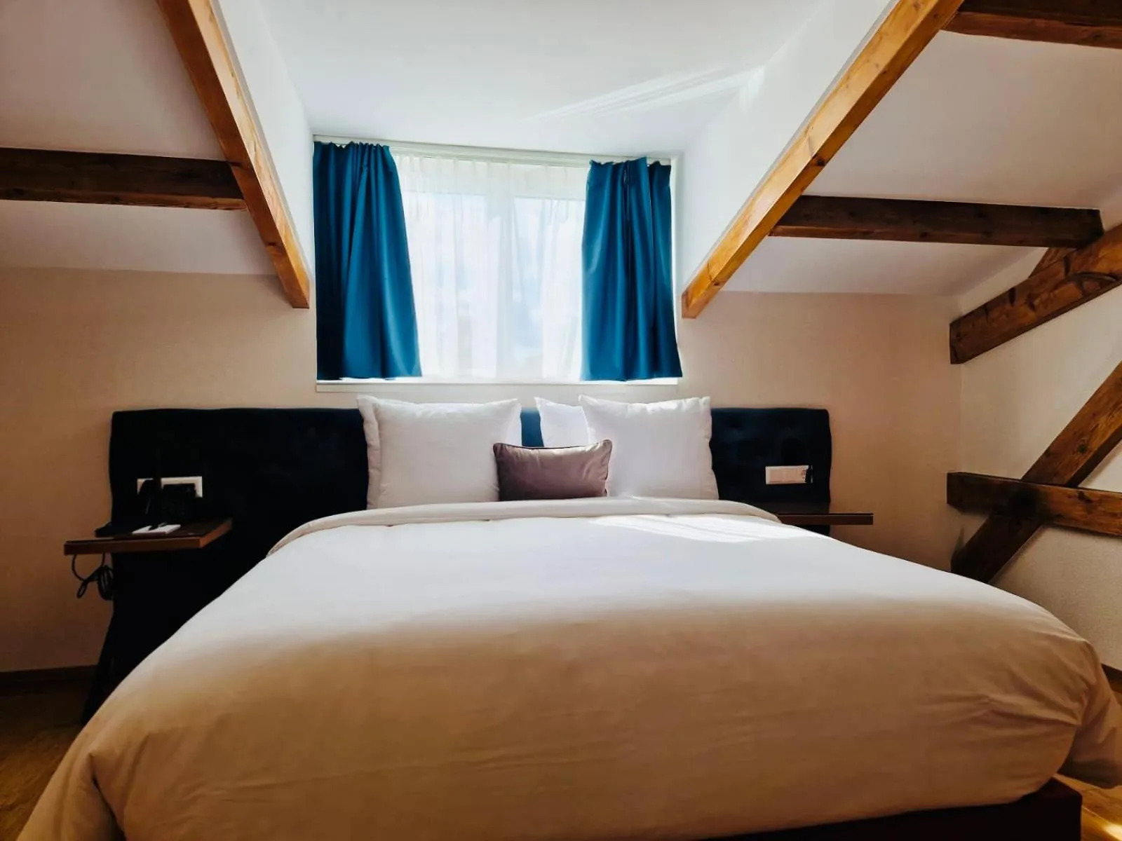 Bed in Chasse Residency Hotel