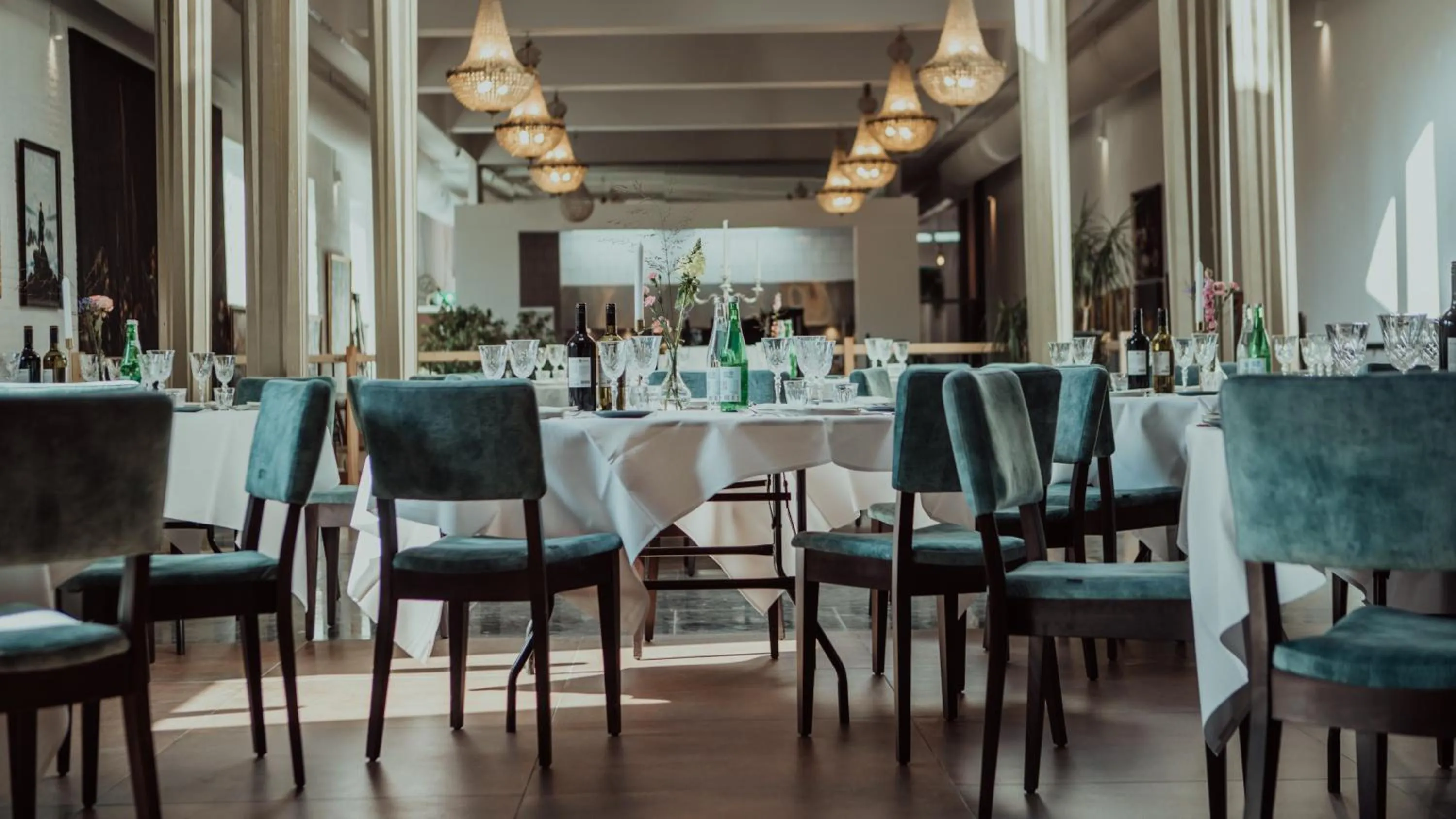 Restaurant/places to eat in Chasse Residency Hotel