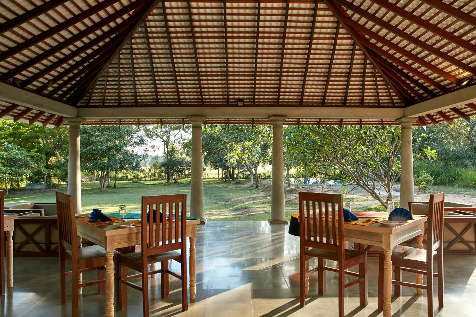 Restaurant/places to eat in Sevanagama