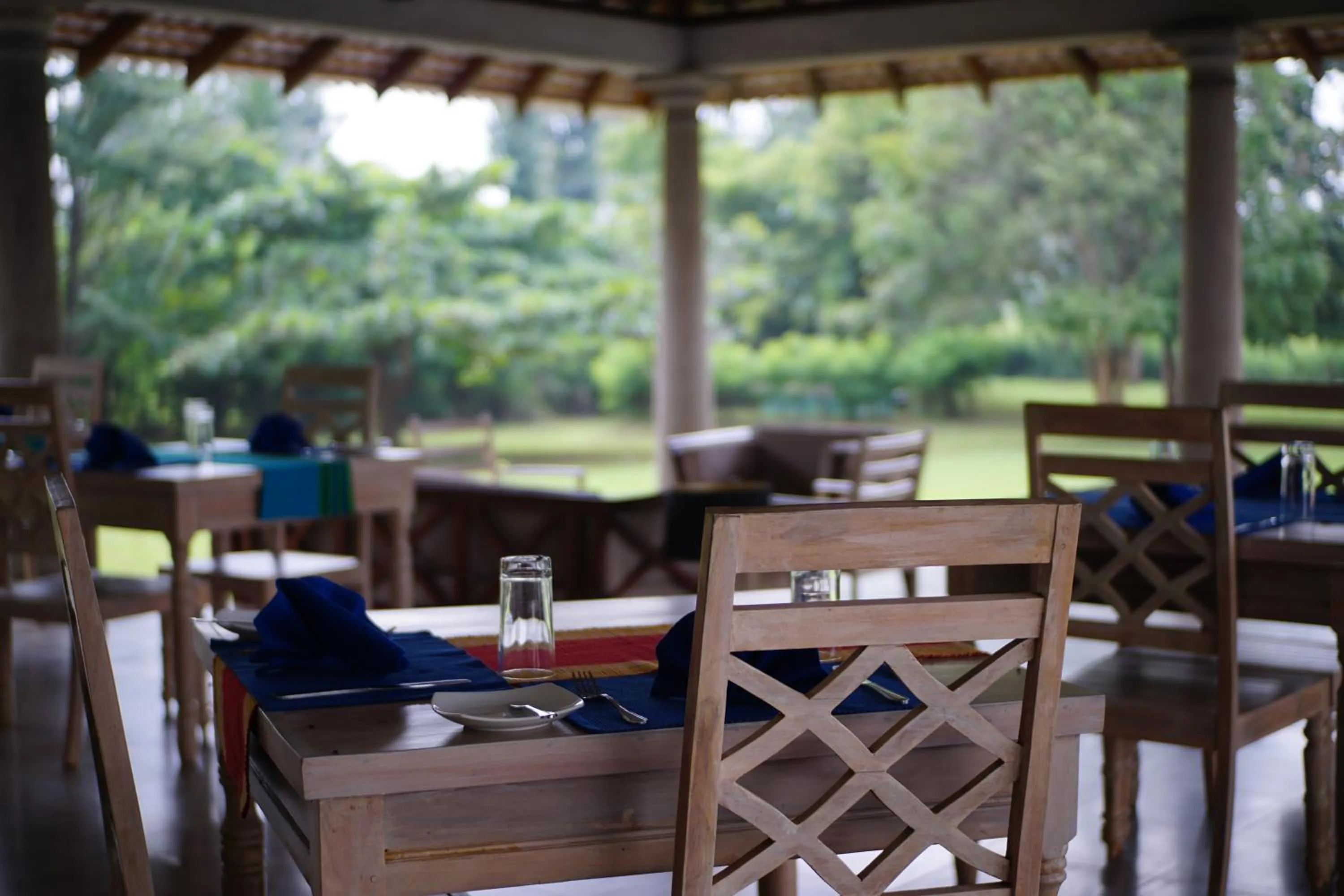 Restaurant/places to eat in Sevanagama