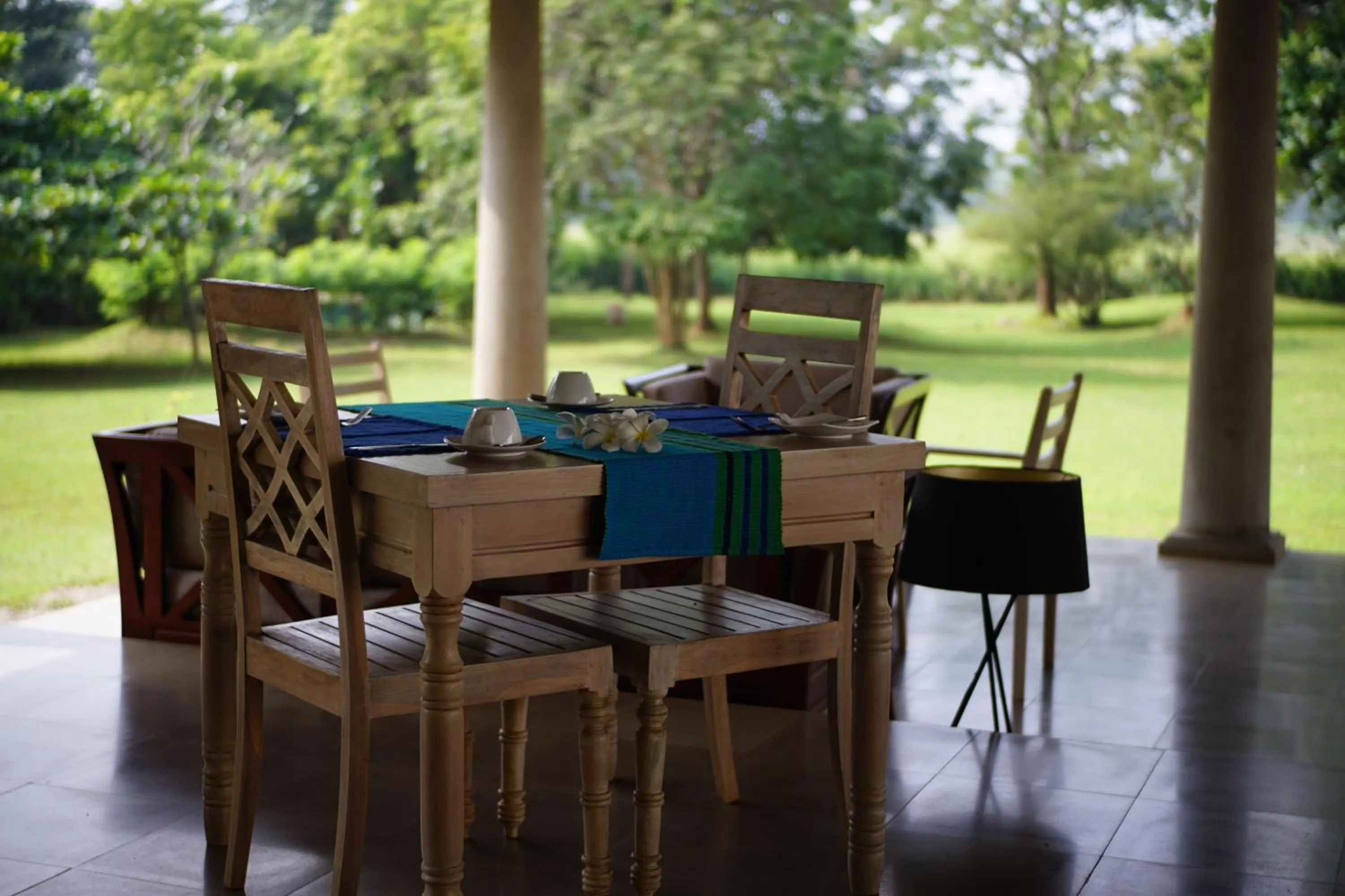 Restaurant/places to eat in Sevanagama