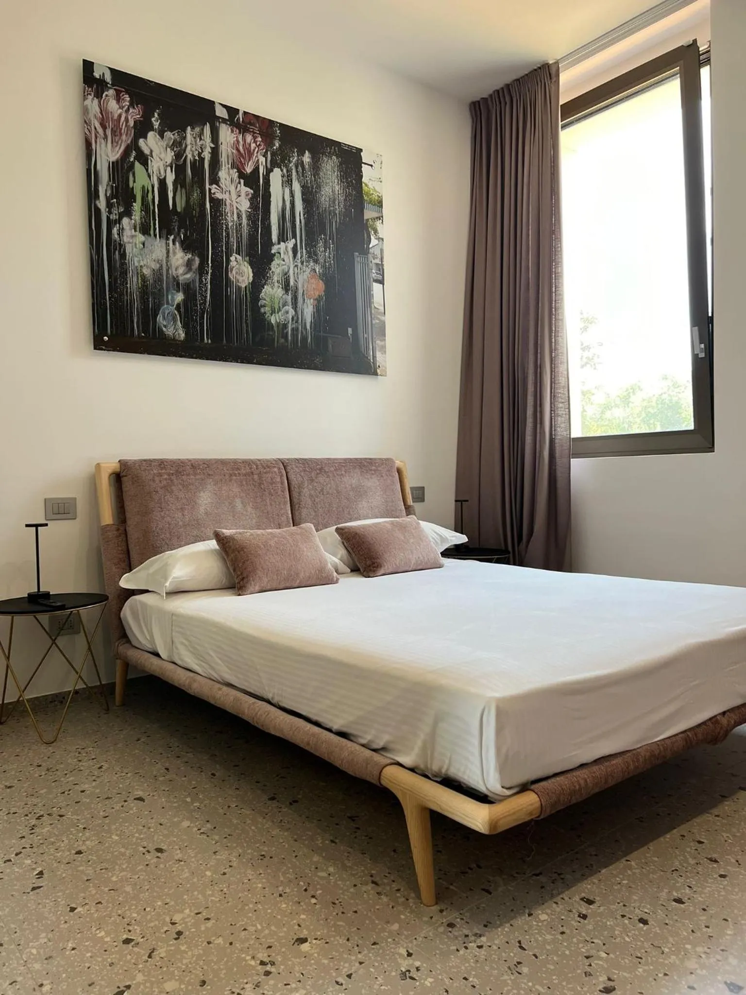 Bed in Lisetta Gardens Boutique & Suites