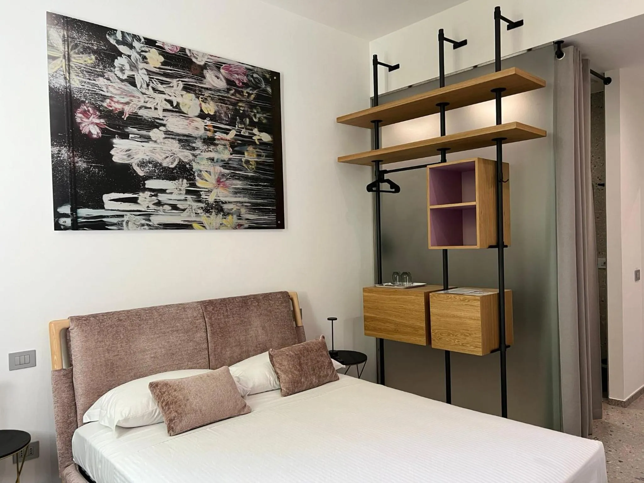 Bed in Lisetta Gardens Boutique & Suites