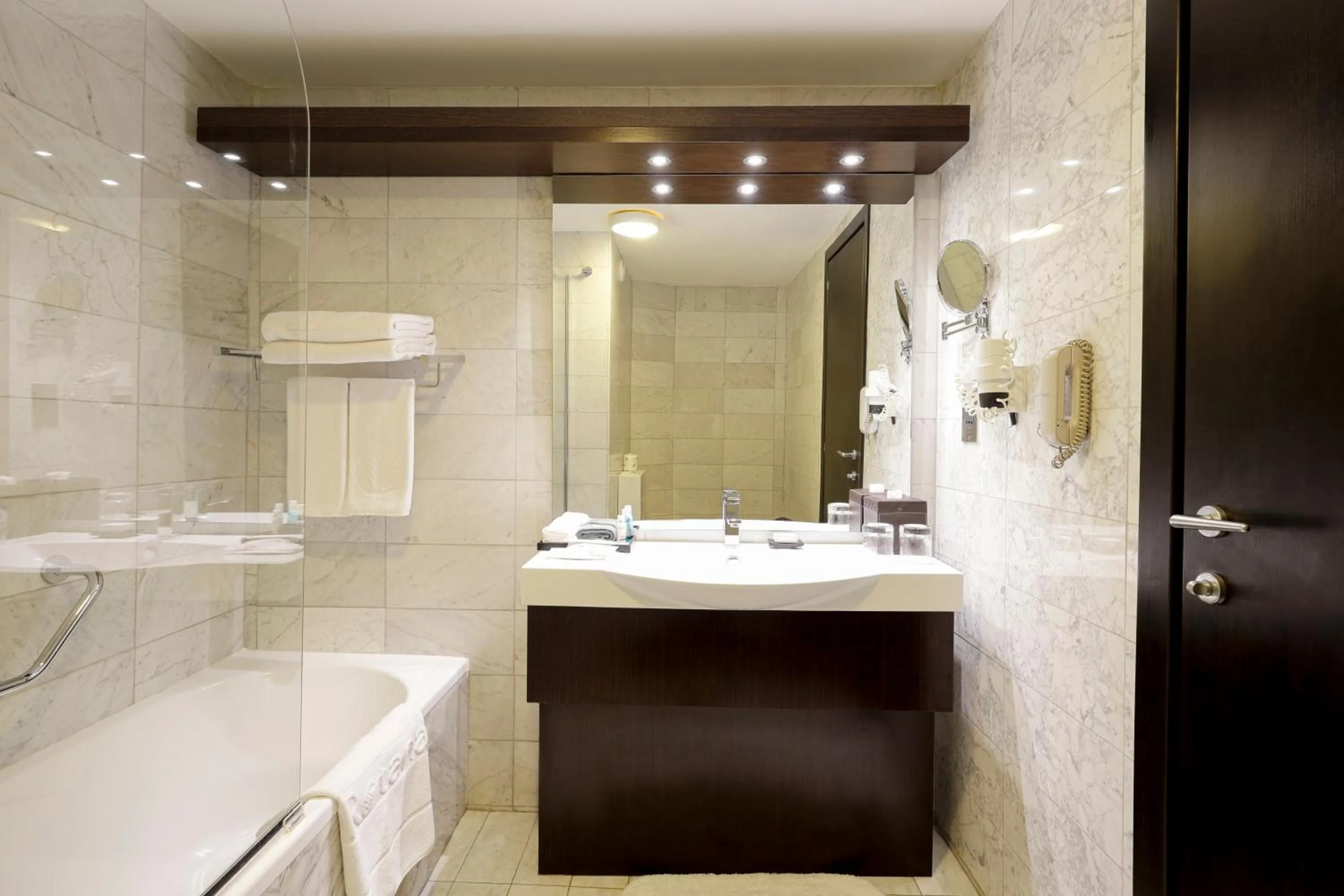 Shower in Babylon Rotana Hotel