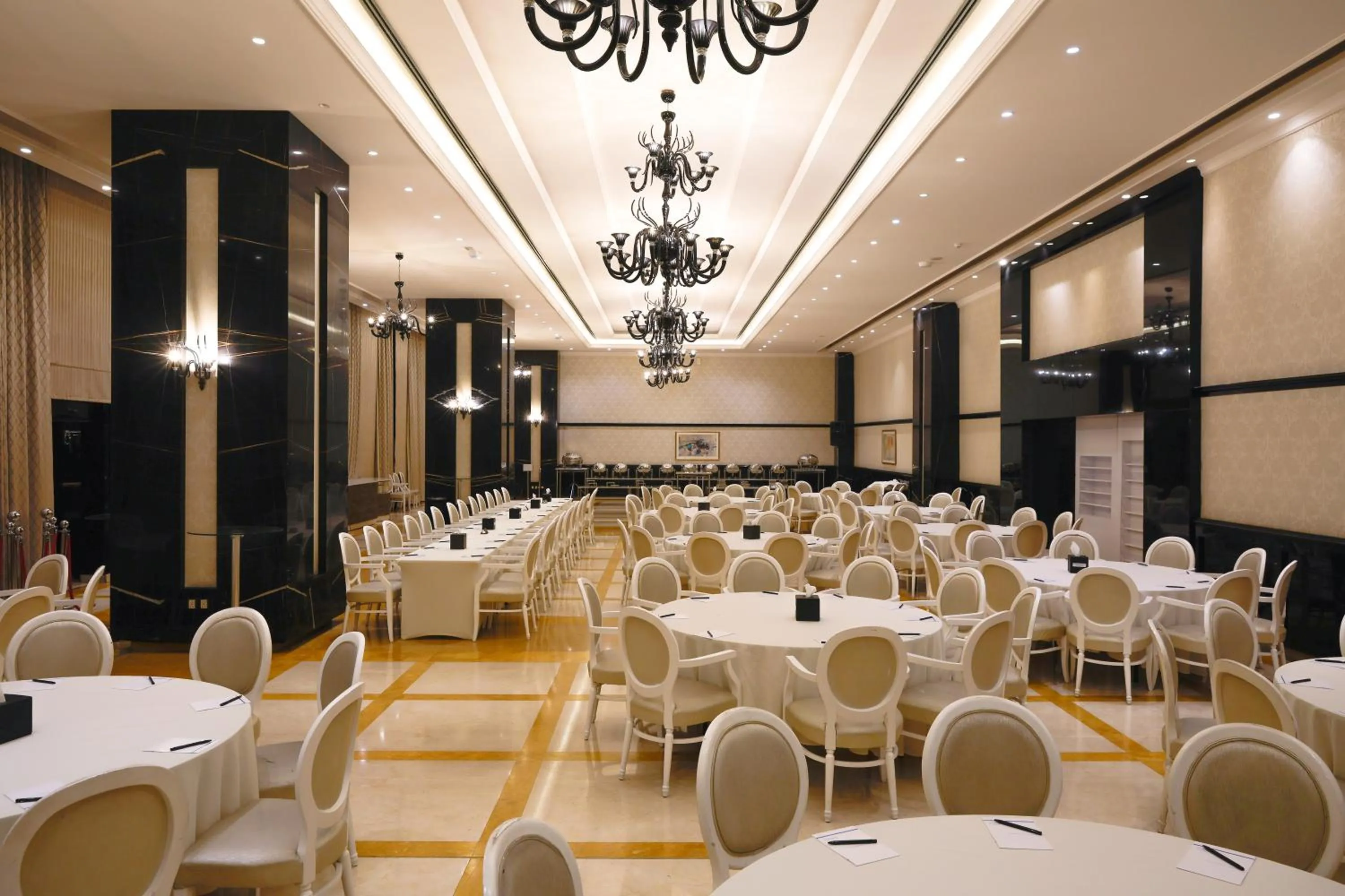 Restaurant/places to eat in Babylon Rotana Hotel