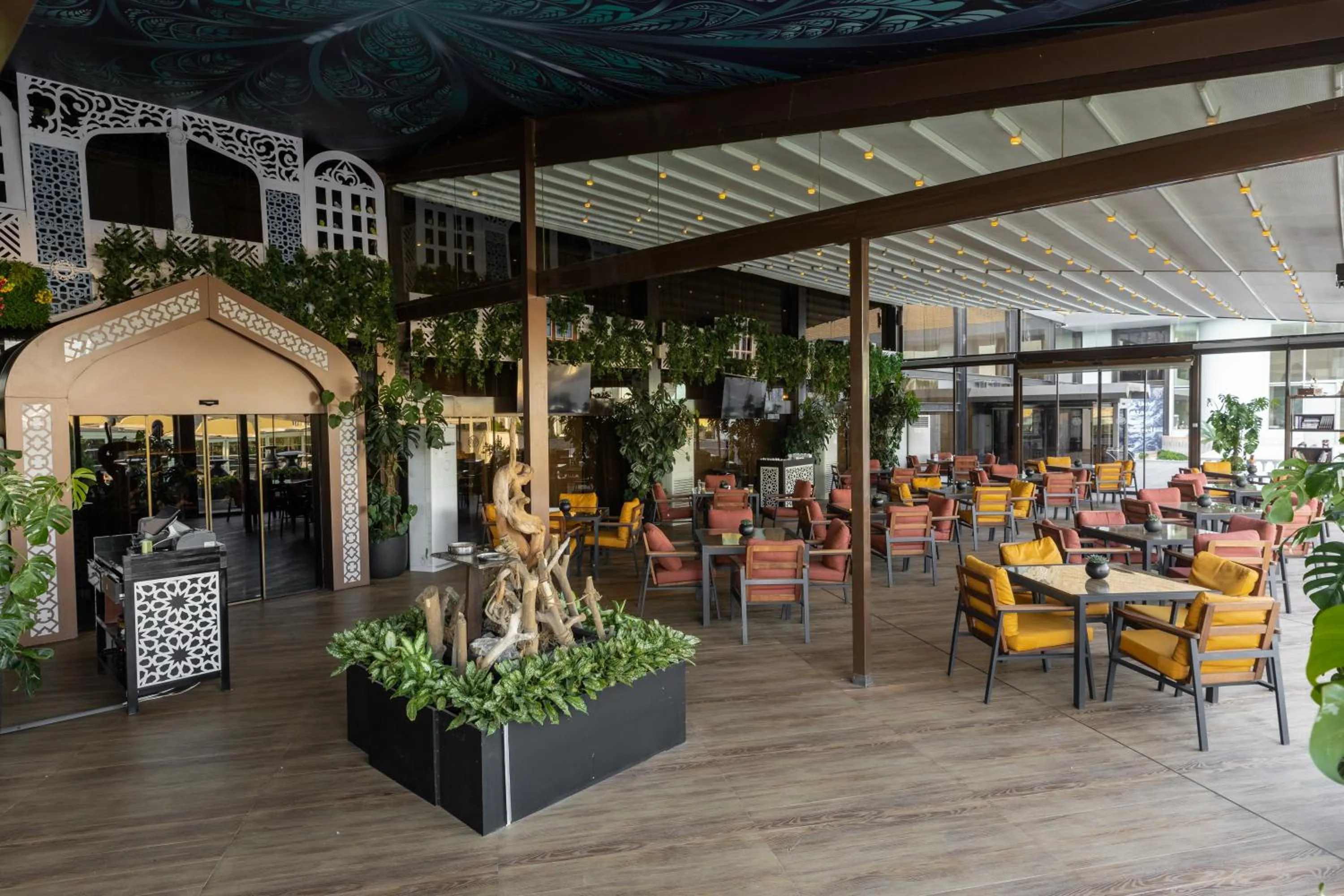 Restaurant/places to eat in Babylon Rotana Hotel