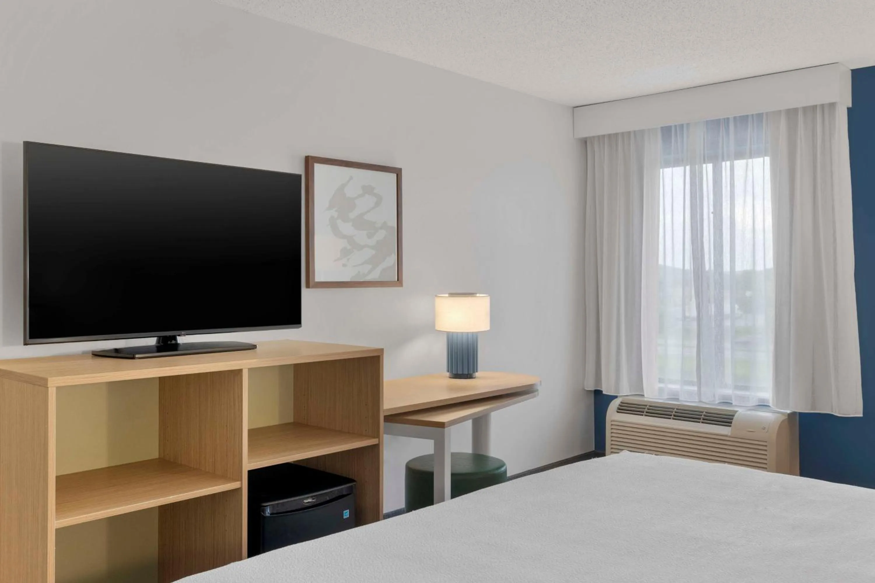 Bed in Spark By Hilton Newcomerstown