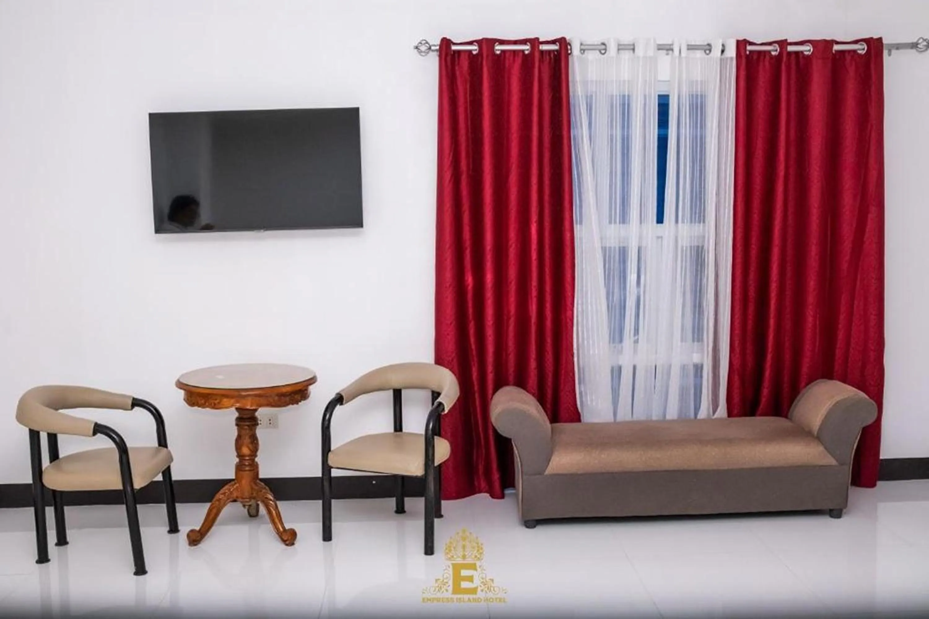 TV and multimedia in Empress Island Hotel