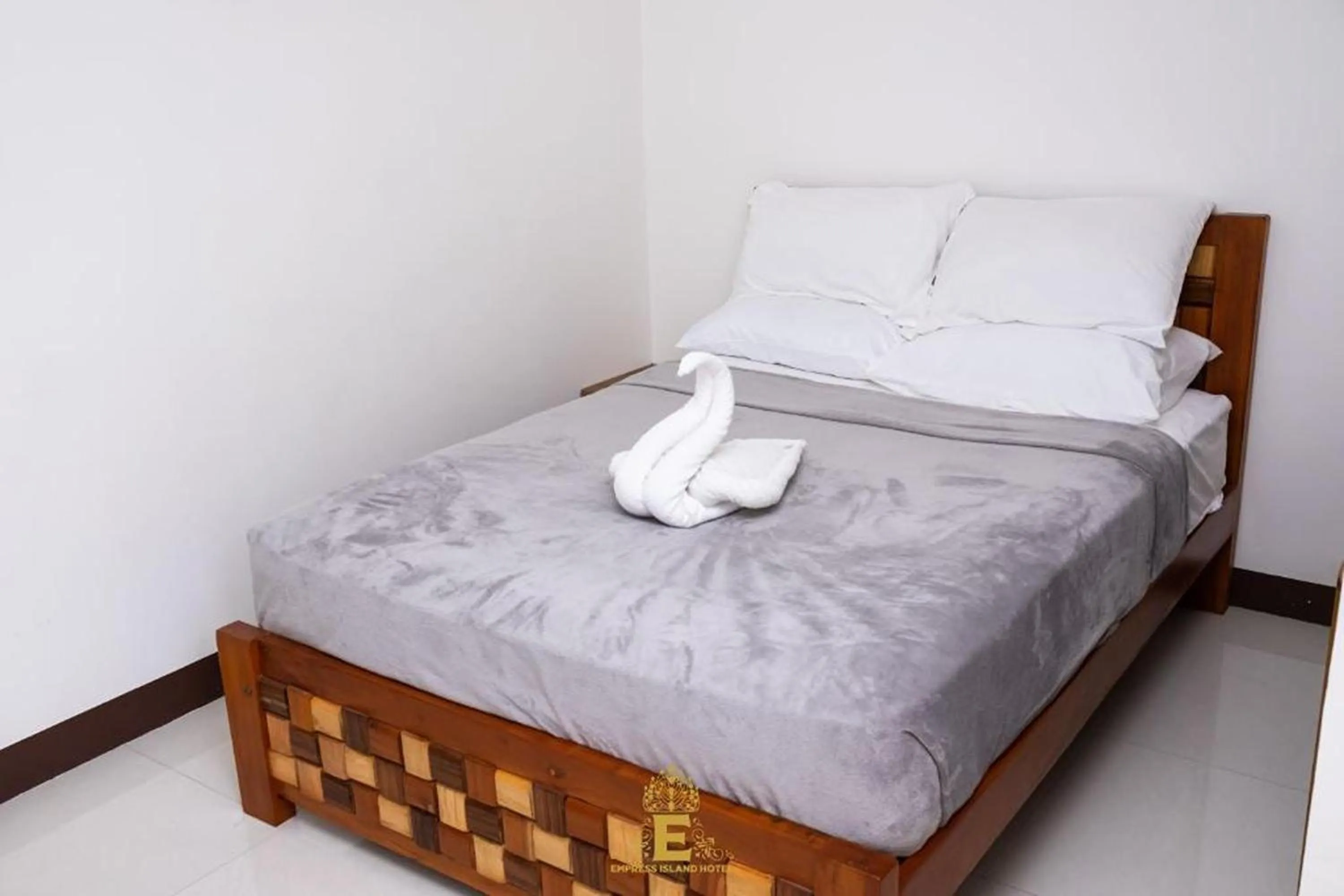 Bed in Empress Island Hotel