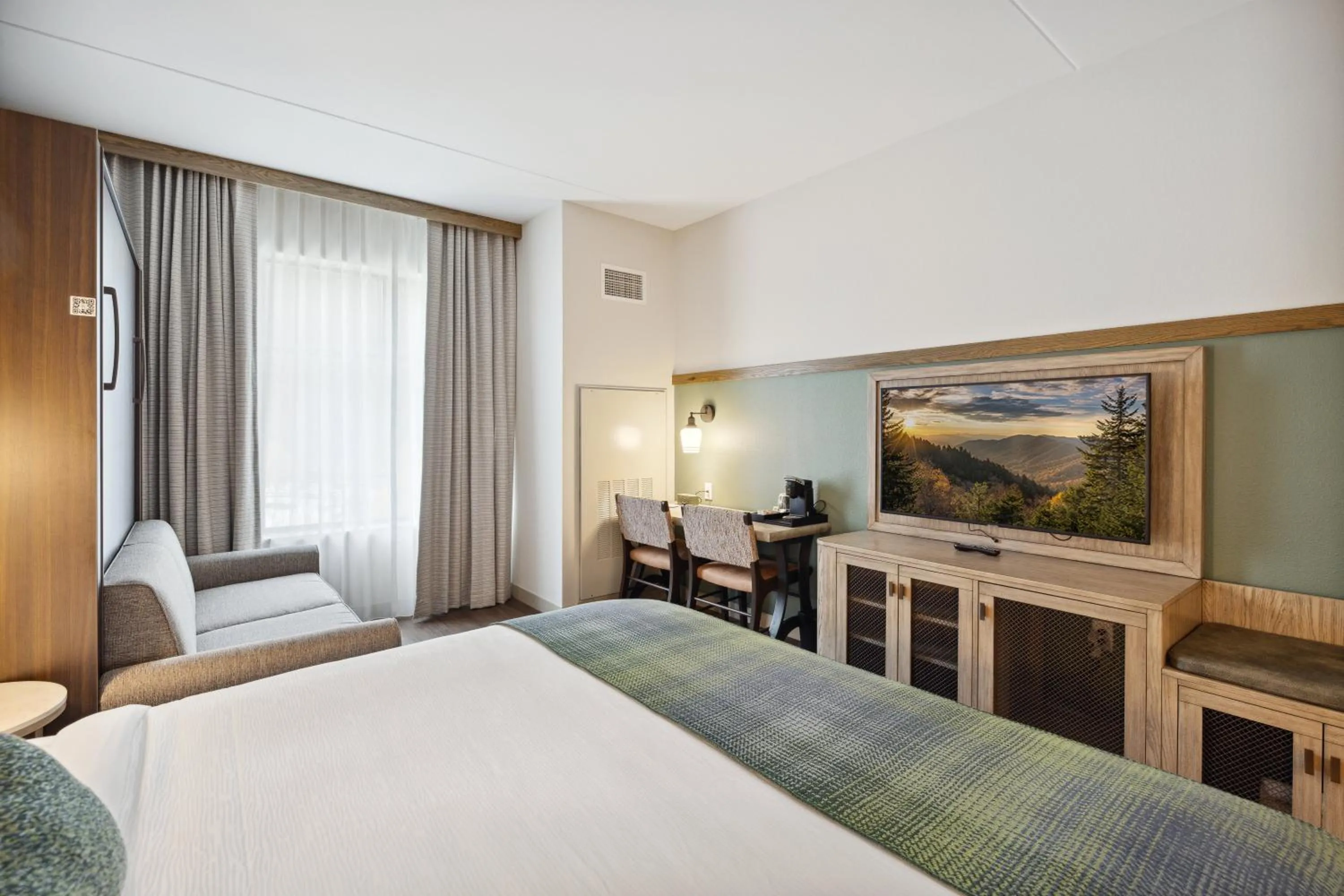 Bed in Dollywood's HeartSong Lodge & Resort