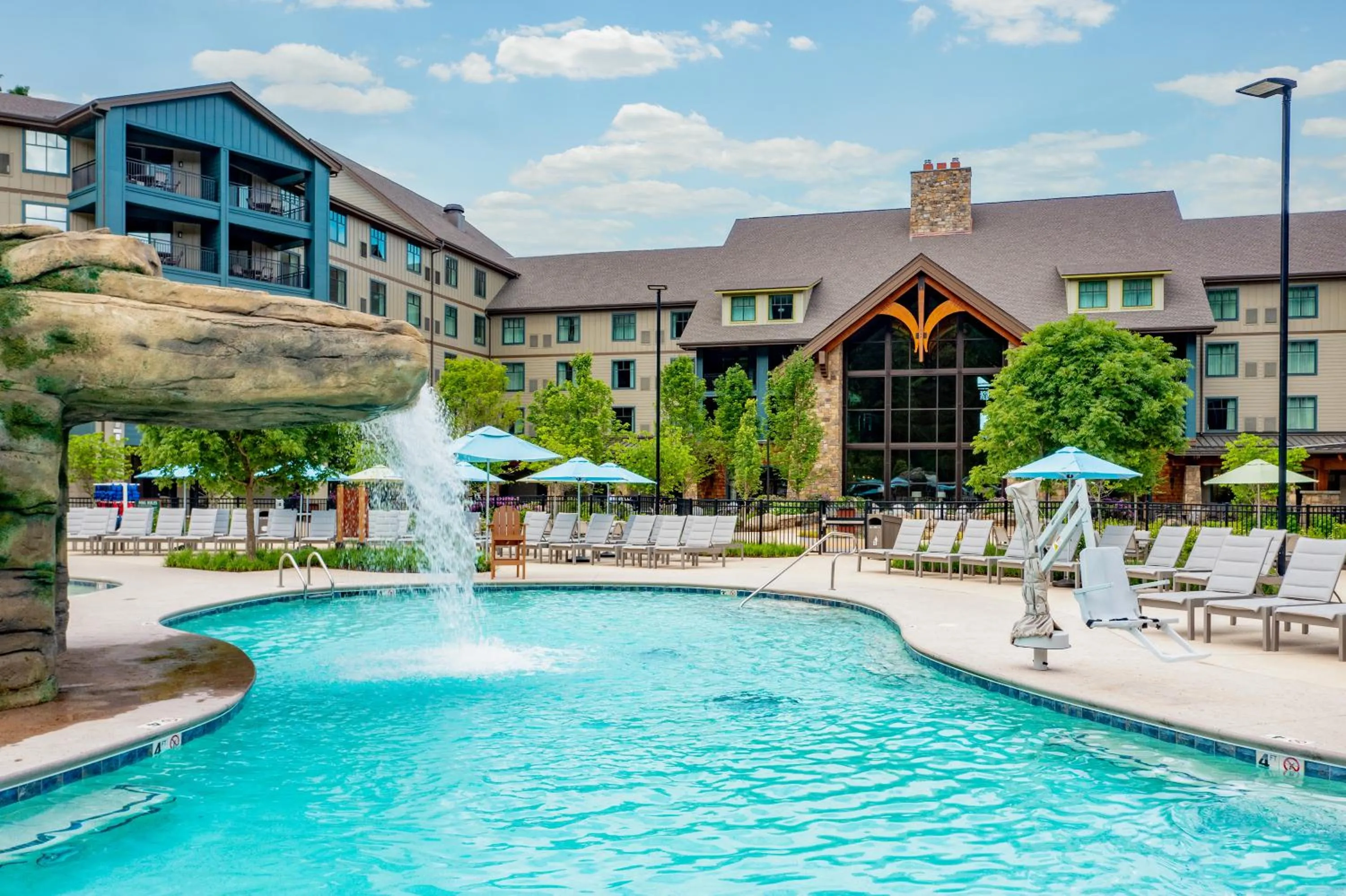 Property building in Dollywood's HeartSong Lodge & Resort