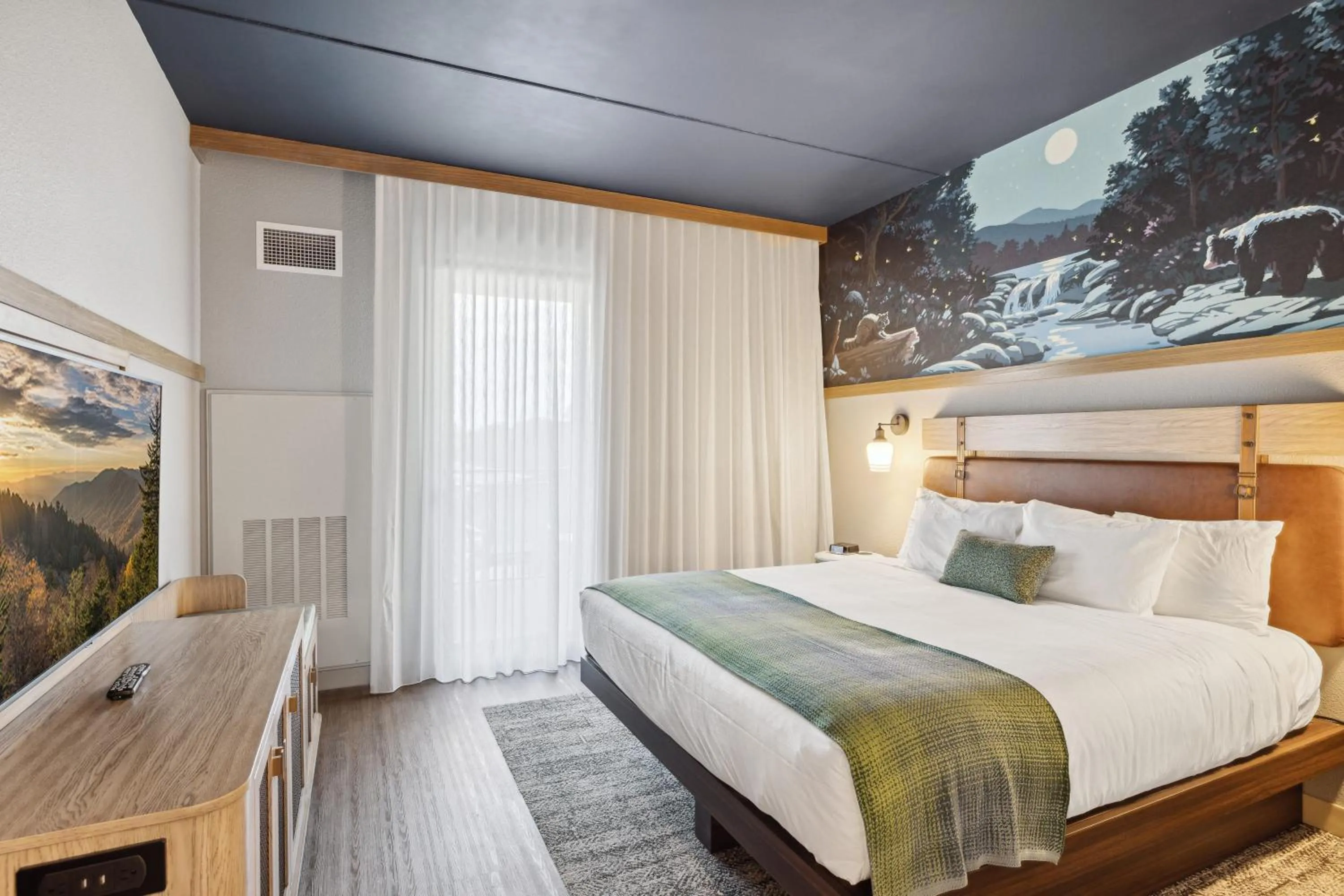 Bed in Dollywood's HeartSong Lodge & Resort