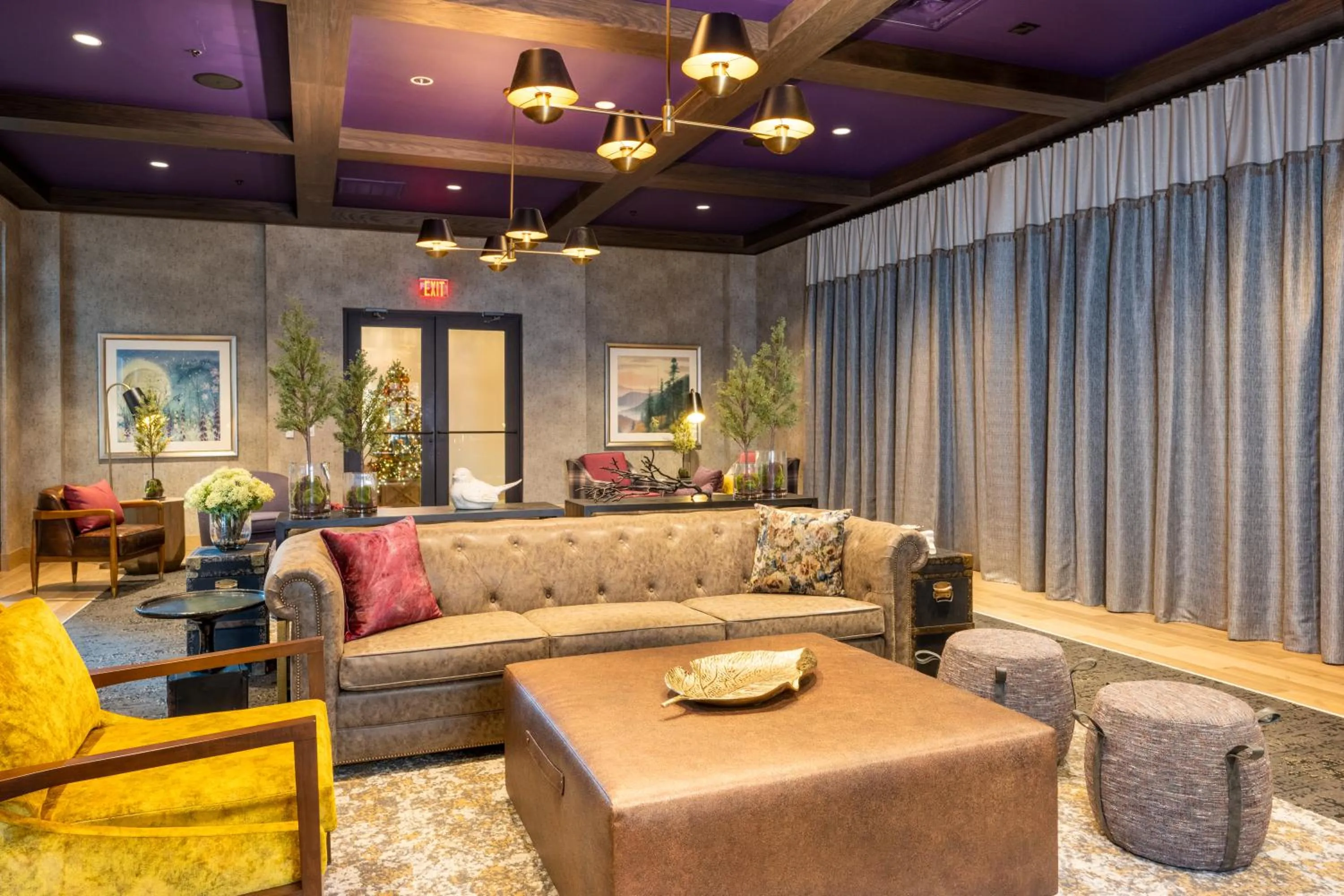 Living room in Dollywood's HeartSong Lodge & Resort