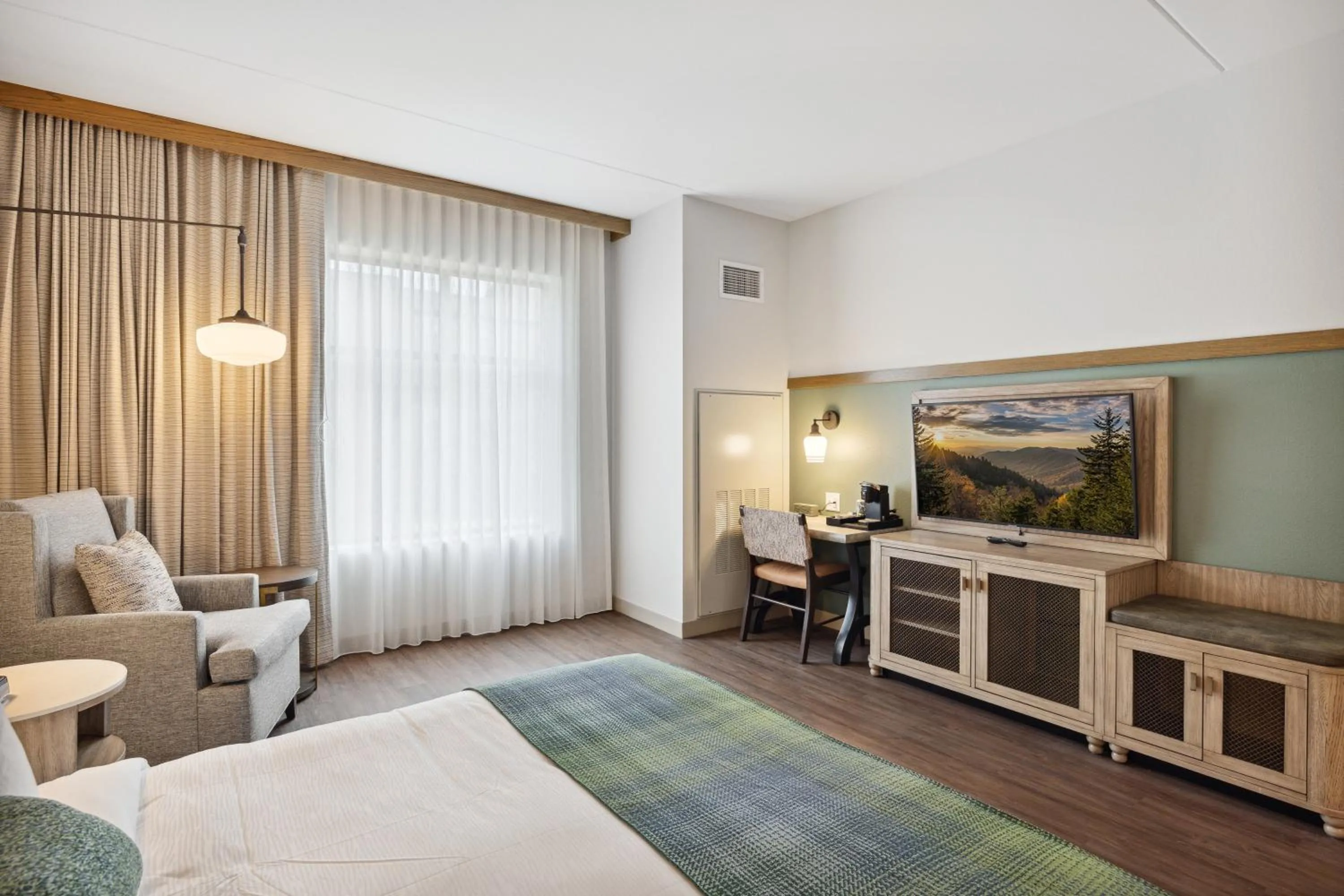 Bed in Dollywood's HeartSong Lodge & Resort